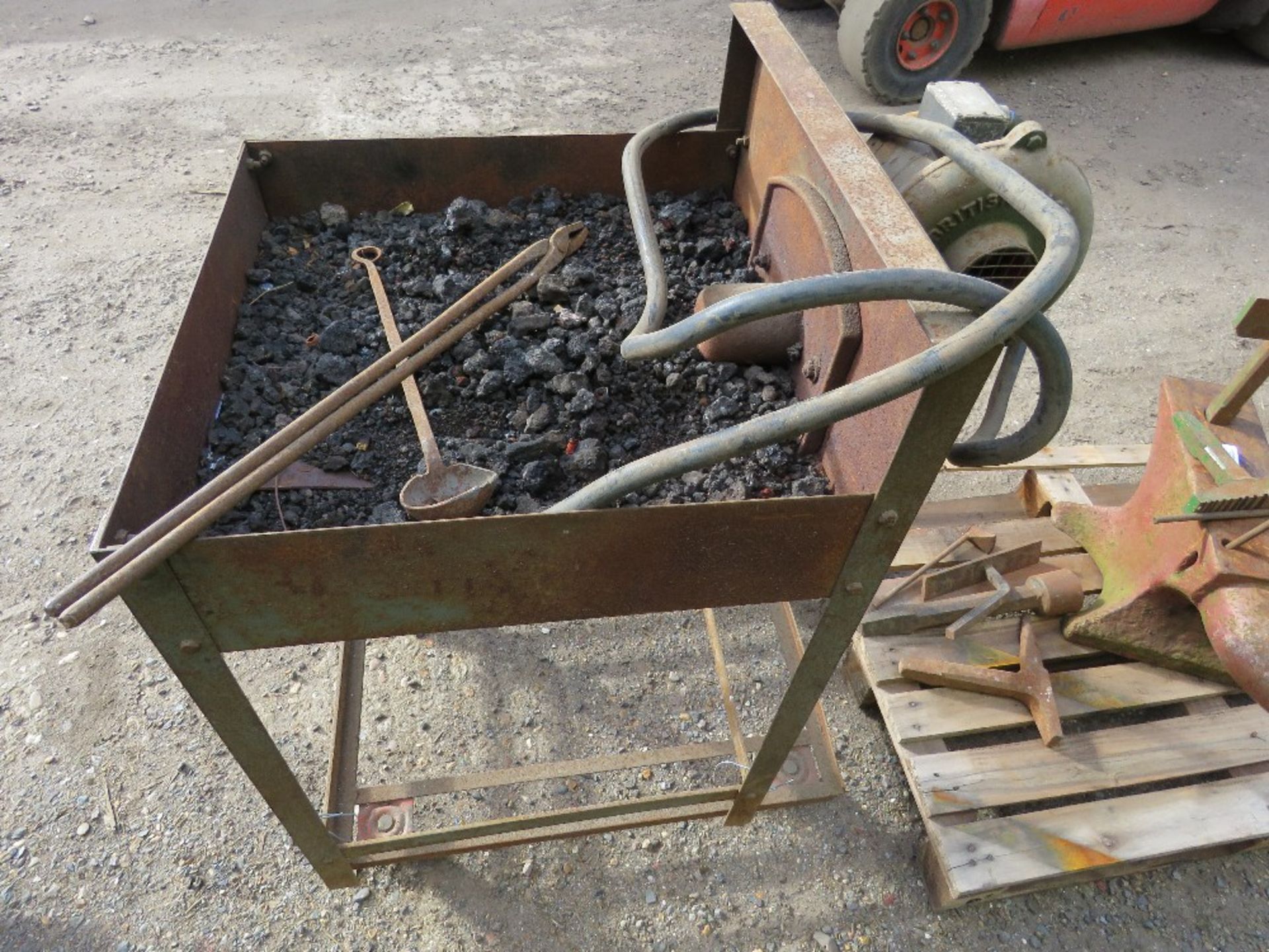 BLACKSMITH'S FORGE, 240VOLT POWERED PLUS TONGS AND LADDLE AS SHOWN.....THIS LOT IS SOLD UNDER THE AU - Image 3 of 4