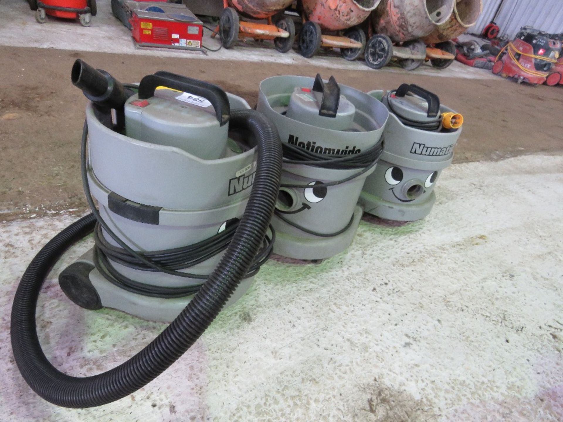 3NO 110VOLT VACUUM CLEANERS. SOURCED FROM COMPANY LIQUIDATION. THIS LOT IS SOLD UNDER THE AUCTI - Bild 3 aus 3