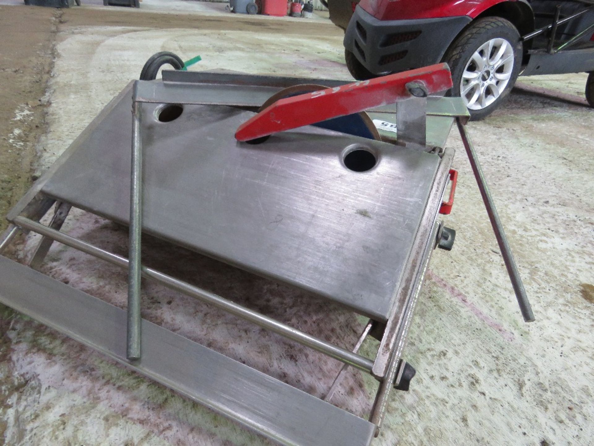 TILE CUTTING SAWBENCH WITH 4NO BLADES. - Image 4 of 4
