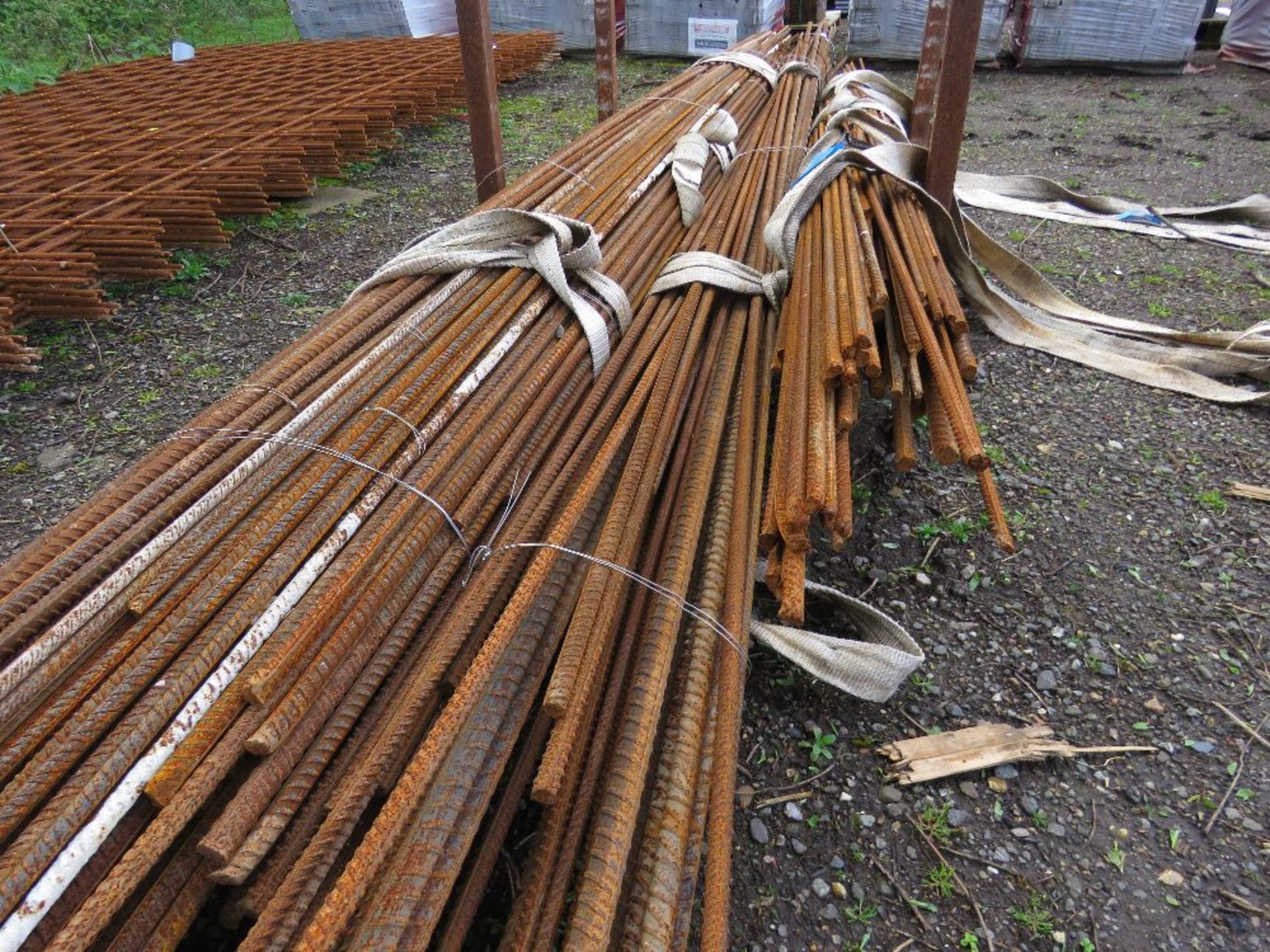 STILLAGE OF ASSORTED REBAR CONCRETE REINFORCING BAR 6FT -22FT APPROX SOURCED FROM COMPANY LIQUIDATI - Image 3 of 7