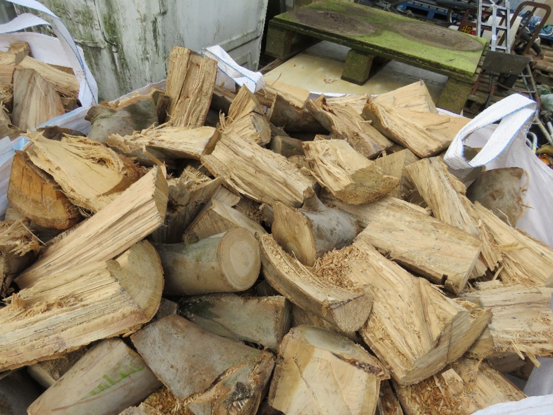 BULK BAG CONTAINING MAINLY HARDWOOD FIREWOOD LOGS.....THIS LOT IS SOLD UNDER THE AUCTIONEERS MARGIN - Image 2 of 2