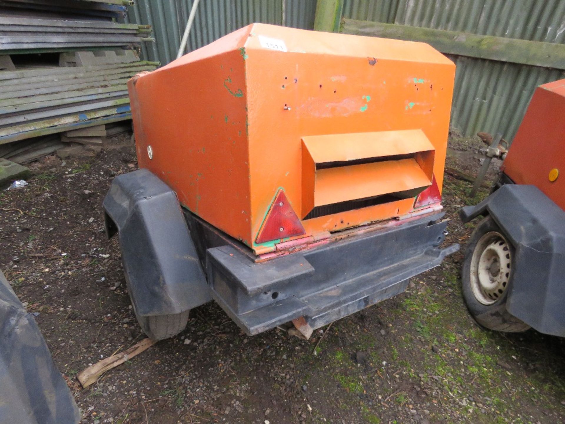 INGERSOLL RAND 720 TOWED ROAD COMPRESSOR. KUBOTA ENGINE. BEEN IN LONG TERM STORAGE, UNTESTED, CONDIT - Image 4 of 10