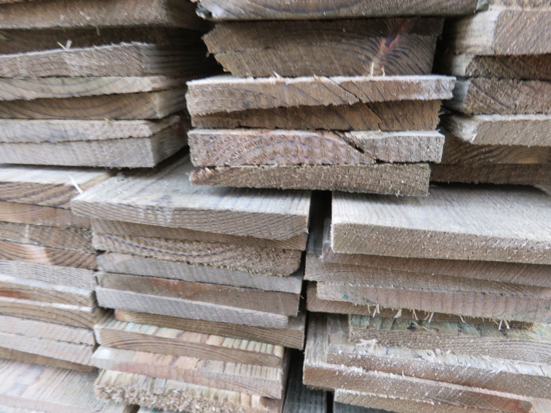 LARGE PACK OF PRESSURE TREATED FEATHER EDGE TIMBER CLADDING BOARDS. 1.80M LENGTH X 100MM WIDTH APPRO - Image 3 of 3