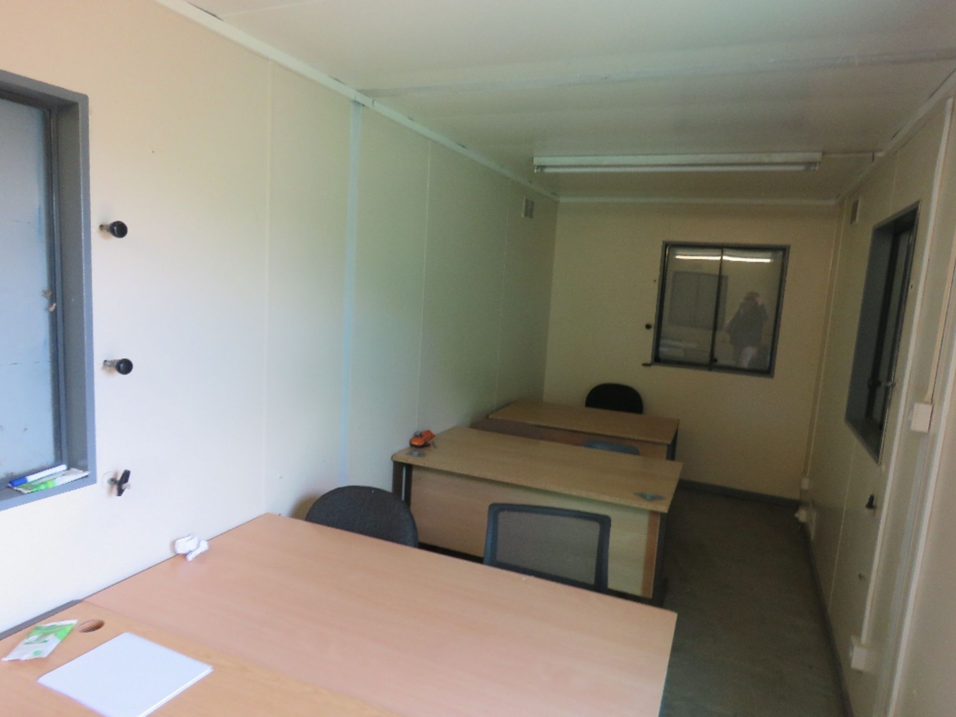 PORTABLE SITE OFFICE 24FT X 8FT APPROX OPEN PLAN AS SHOWN.. INCLUDES SOME FURNITURE. BEING SOLD ON B - Image 4 of 7
