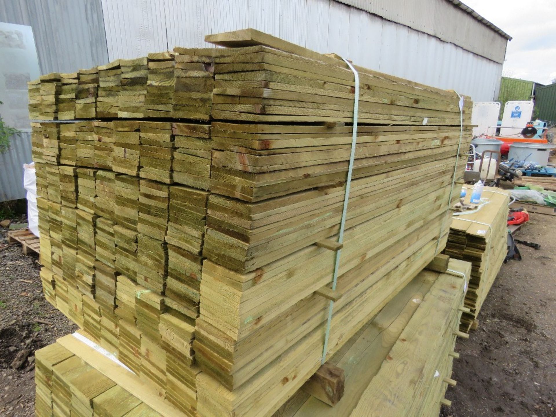 LARGE PACK OF TREATED FEATHER EDGE FENCE CLADDING TIMBER BOARDS. 1.50M LENGTH X 100MM WIDTH APPROX.