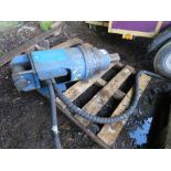 LARGE SIZED EXCAVATOR MOUNTED AUGER DRIVE HEAD. 75MM SQUARE DRIVE HEAD, 45MM TOP PIN SIZE APPROX.