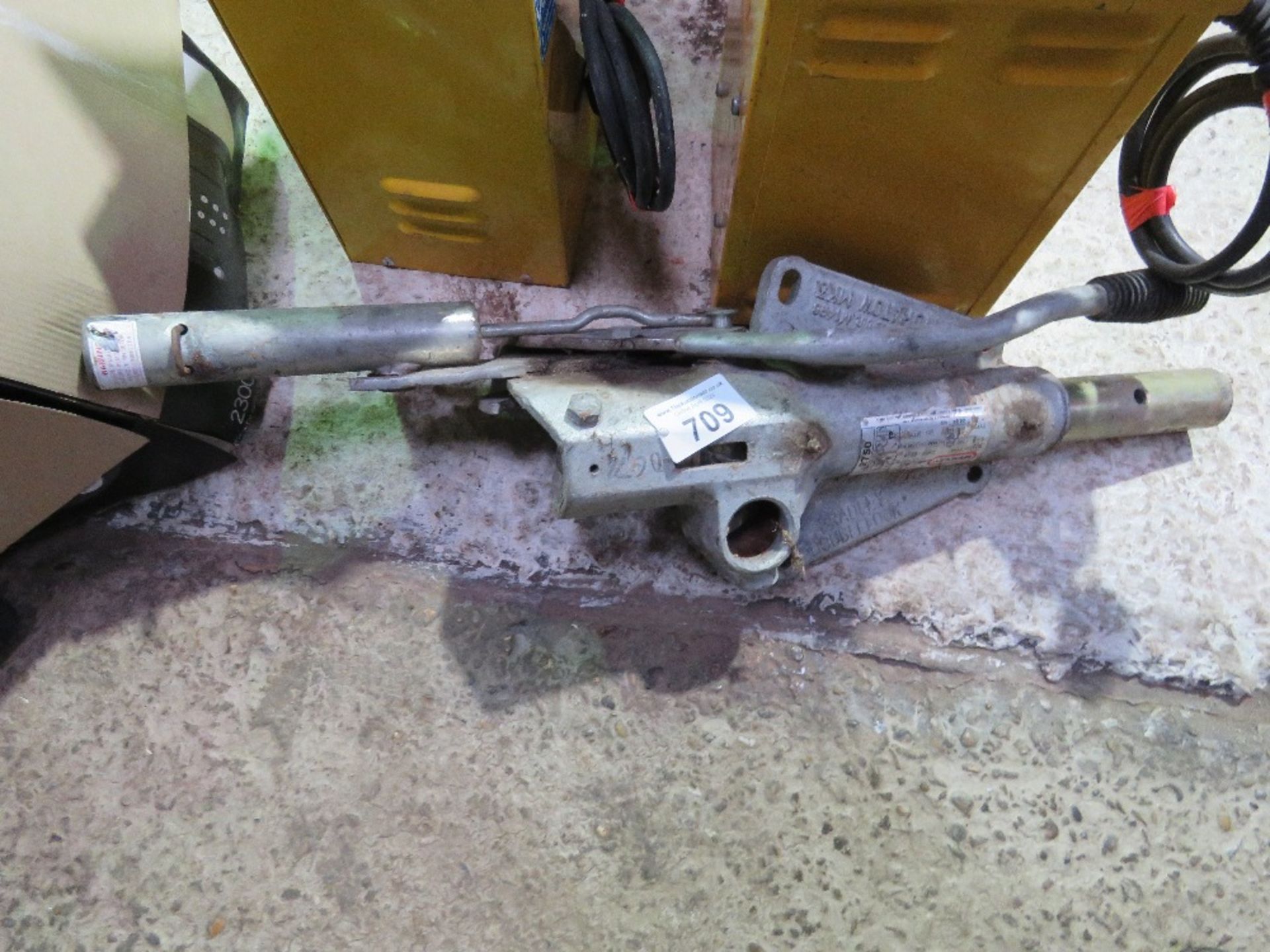 IFOR WILLIAMS TYPE TRAILER HITCH ASSEMBLY.....THIS LOT IS SOLD UNDER THE AUCTIONEERS MARGIN SCHEME,