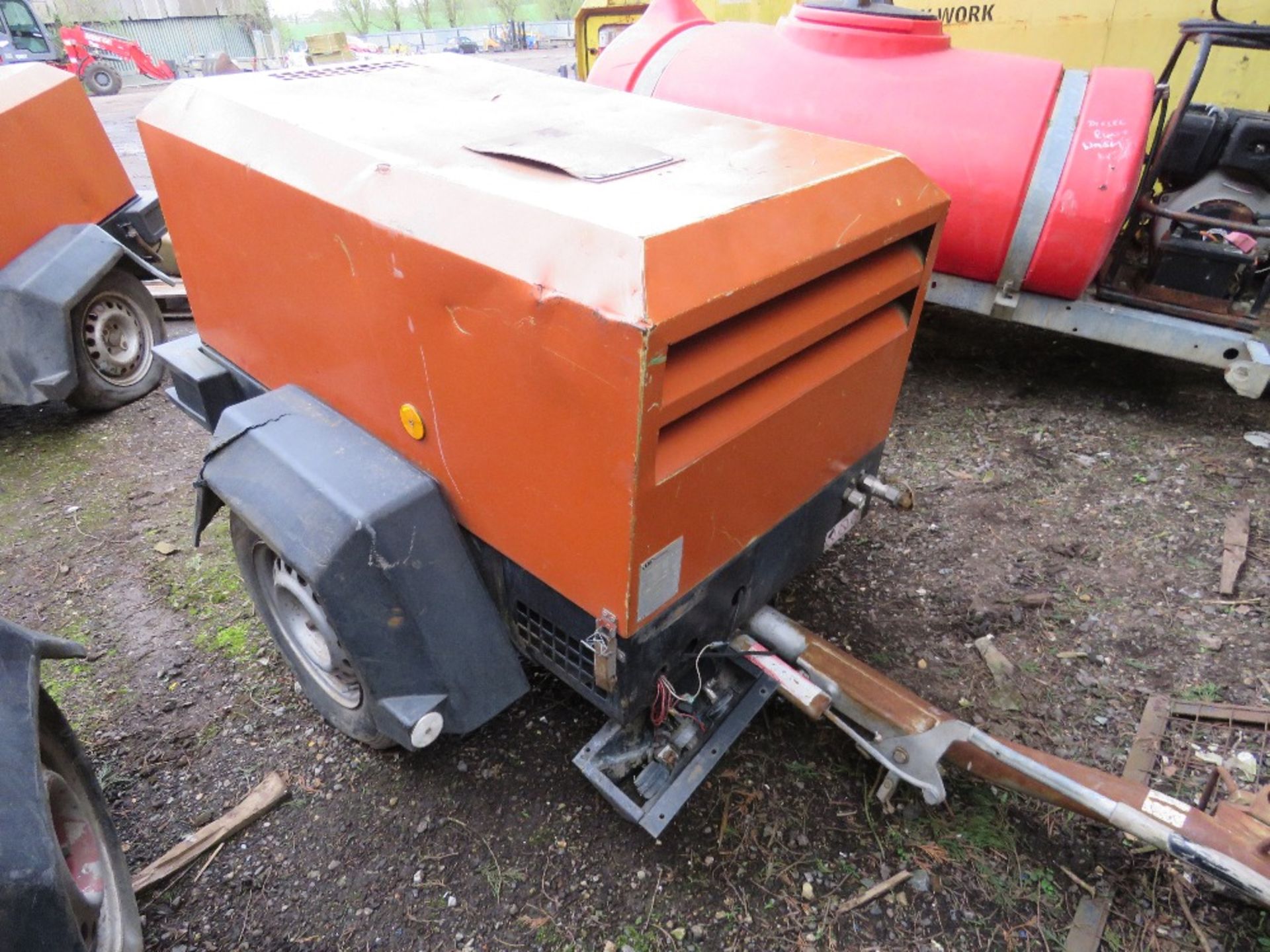 INGERSOLL RAND 720 TOWED ROAD COMPRESSOR. KUBOTA ENGINE. BEEN IN LONG TERM STORAGE, UNTESTED, CONDIT - Image 5 of 10