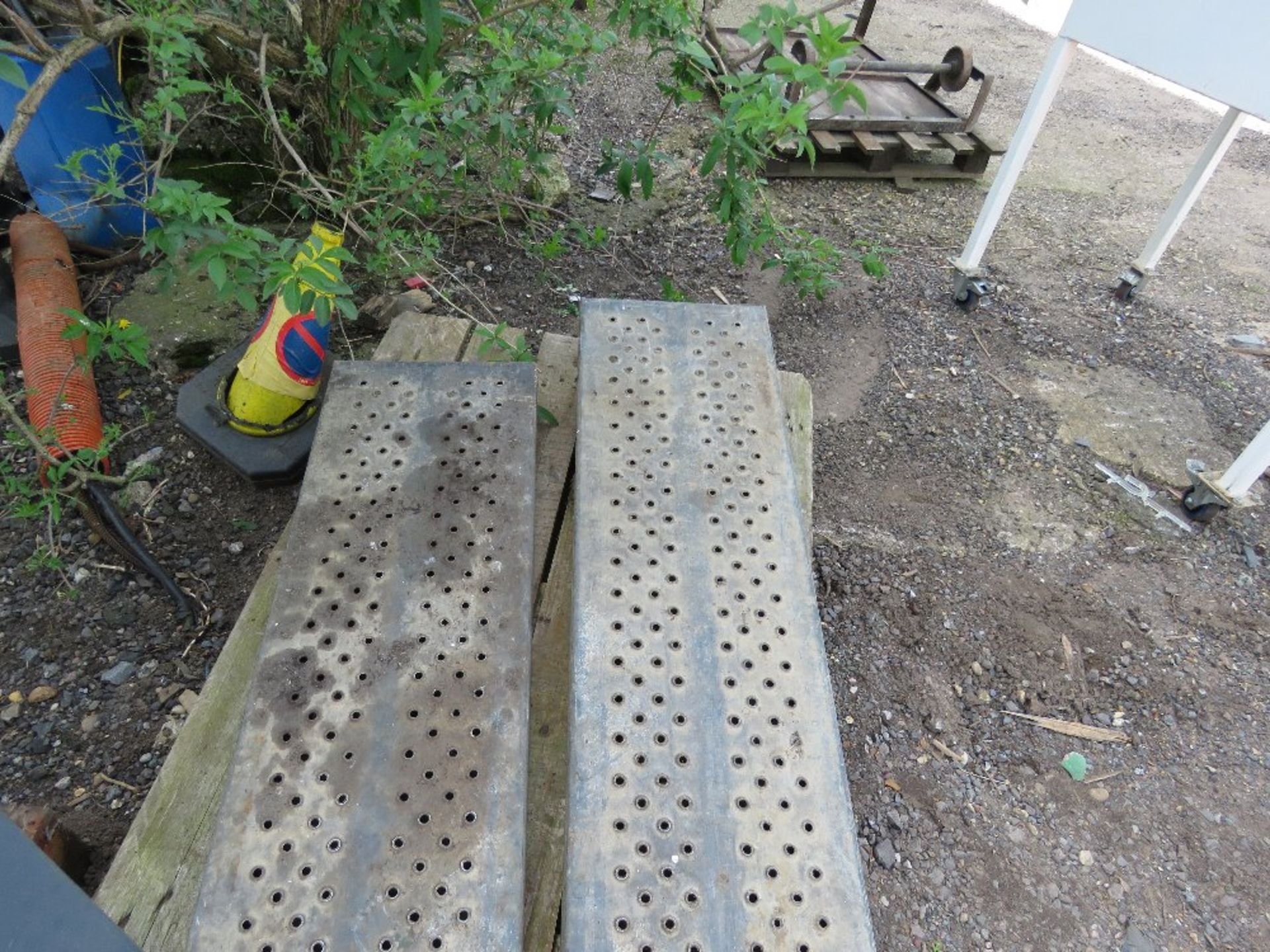 PAIR OF STEEL LOADING RAMPS 8FT LENGTH APPROX. - Image 4 of 7