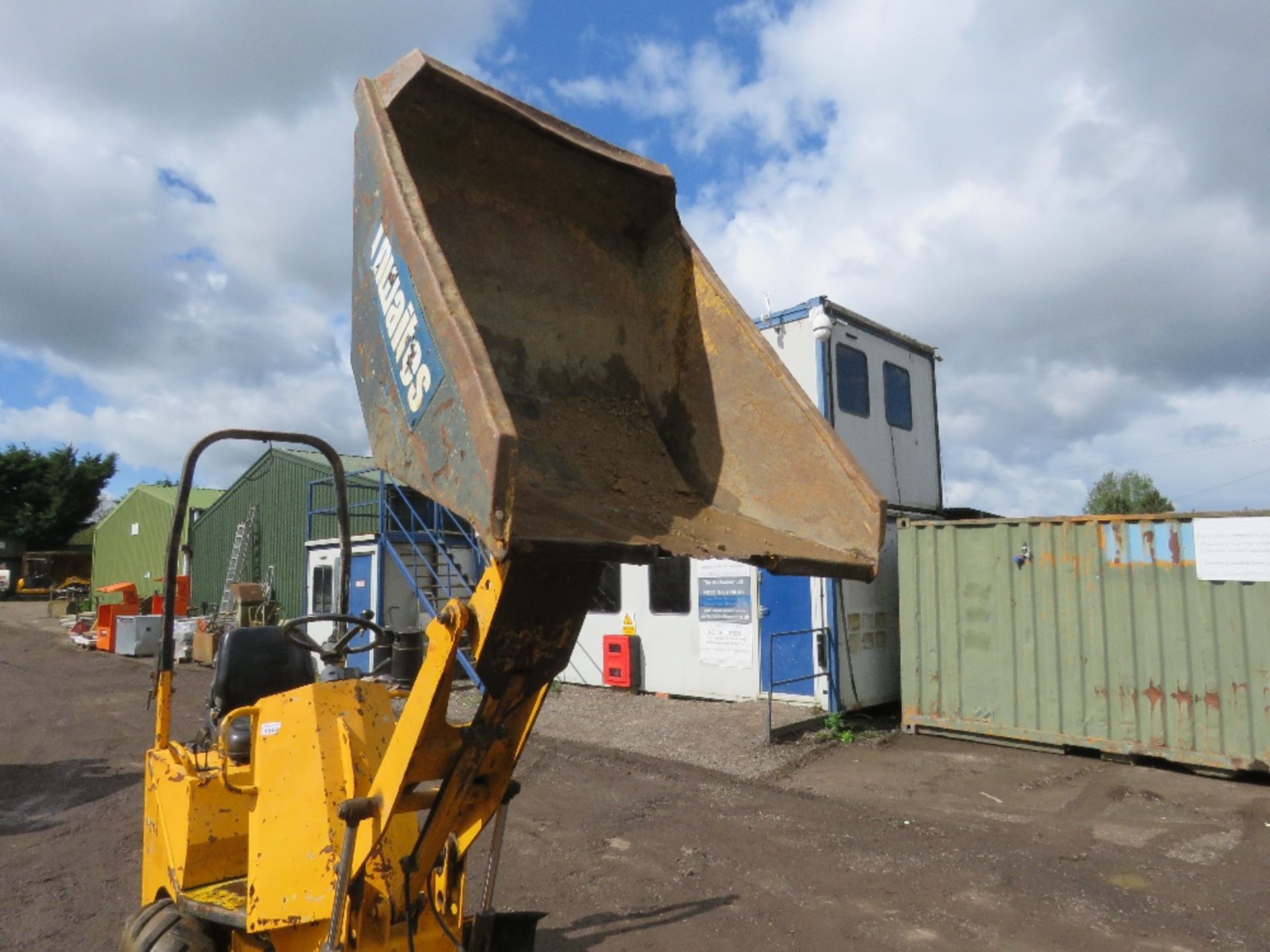 THWAITES 1TONNE HIGH TIP DUMPER, YEAR 2006. 3575 REC HOURS. SN:SLCMZ01ZZ605A9415. DIRECT FROM LOCAL - Image 2 of 12