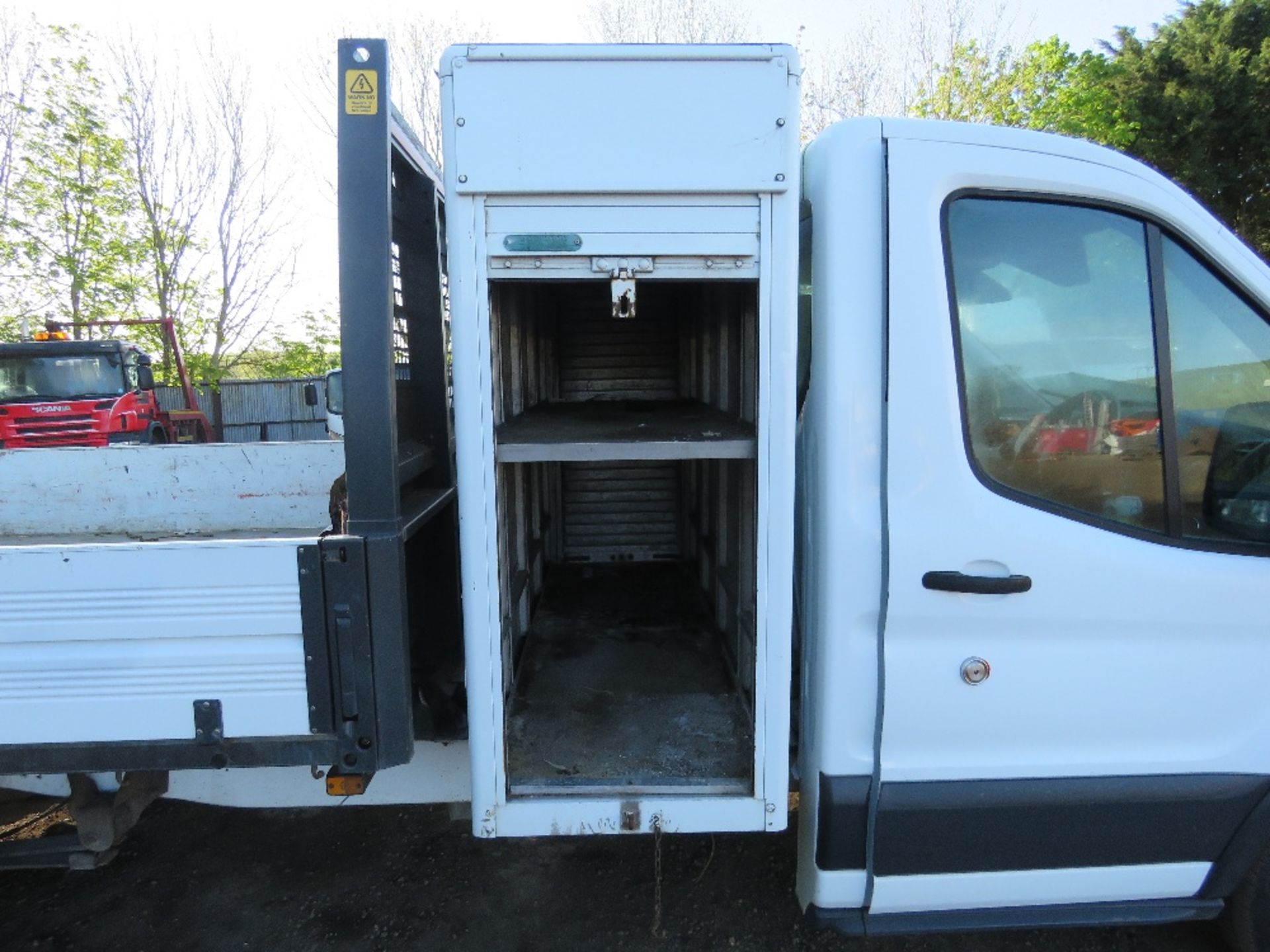 FORD TRANSIT TIPPER TRUCK WITH TOOL STORAGE LOCKER REG:BF65 GMZ. WITH V5 AND MOT UNTIL15.04.25. FIRS - Image 10 of 17