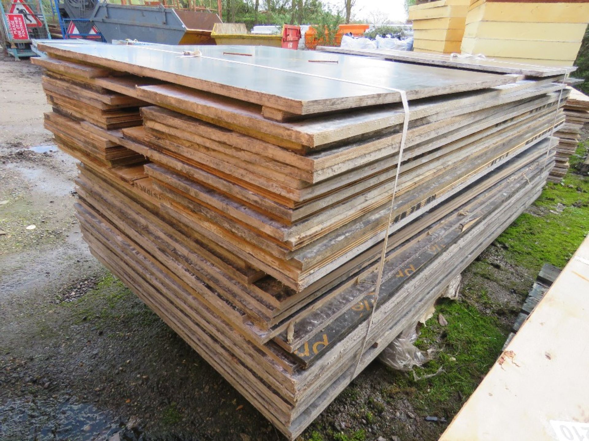 STACK OF APPROXIMATELY 40 NO PRE USED PLYWOOD SHEETS, ASSORTED SIZES. SOURCED FROM COMPANY LIQUIDATI - Image 4 of 4