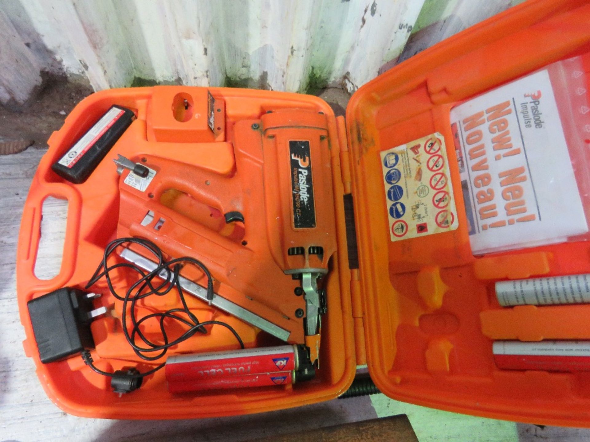 PASLODE NAIL GUN PLUS A SPIT NAIL GUN.....THIS LOT IS SOLD UNDER THE AUCTIONEERS MARGIN SCHEME, THER - Image 2 of 6