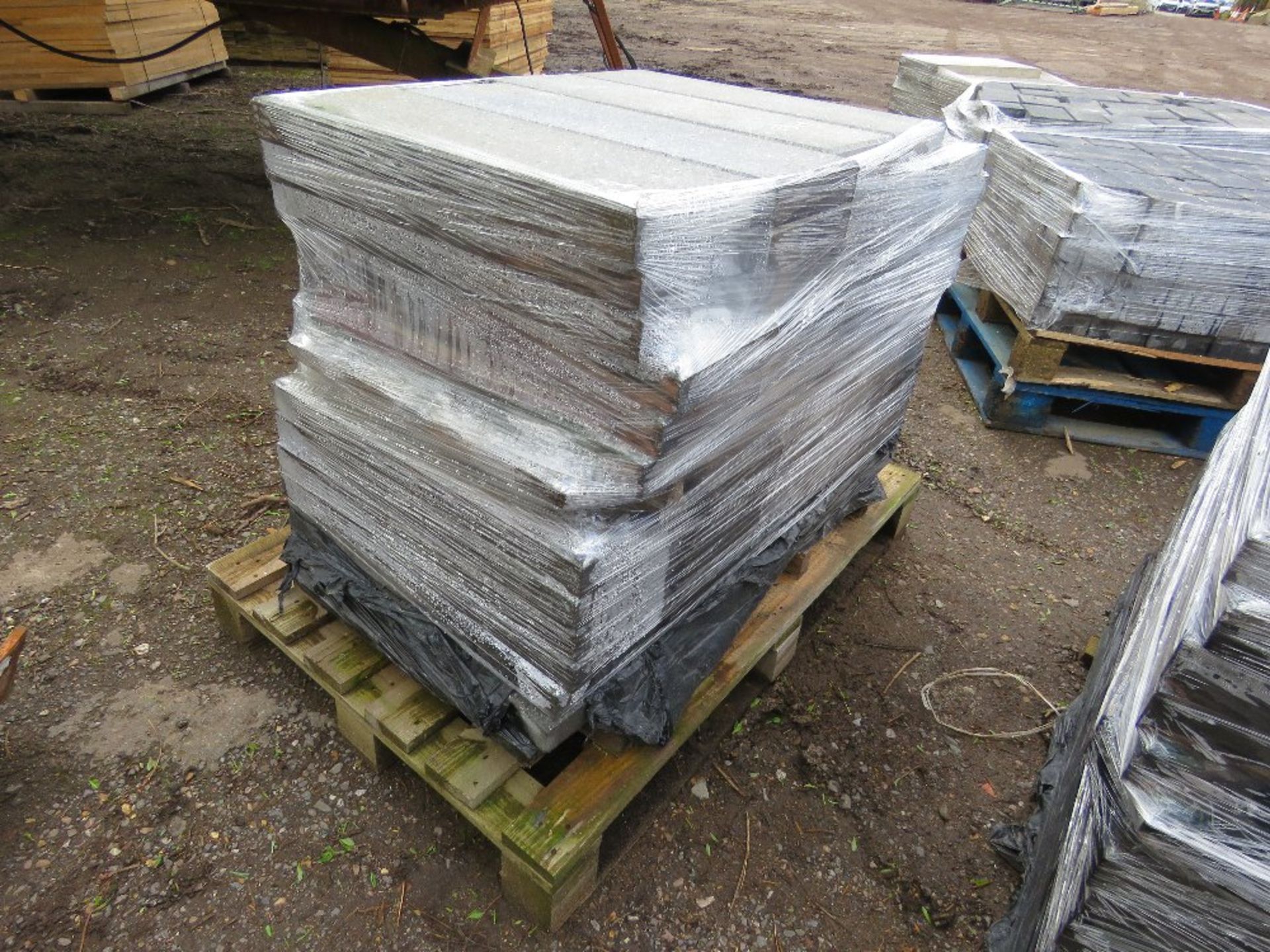 3 X PALLETS OF HEAVY DUTY RECTANGULAR BLOCK PAVERS 600MM X 20MM APPROX. - Image 4 of 11