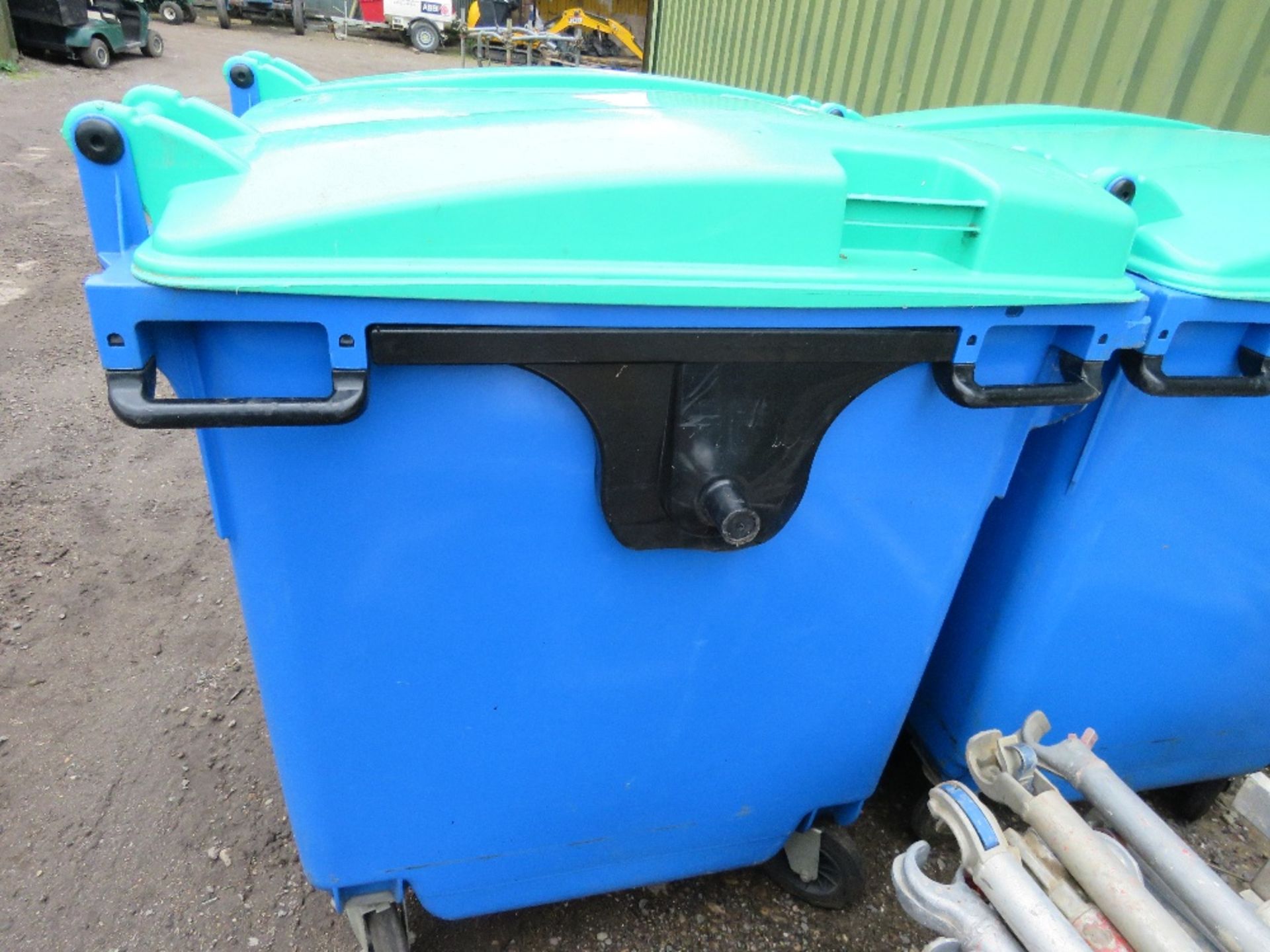 LARGE PLASTIC WHEELED WASTE BIN, EMPTY. - Image 2 of 3