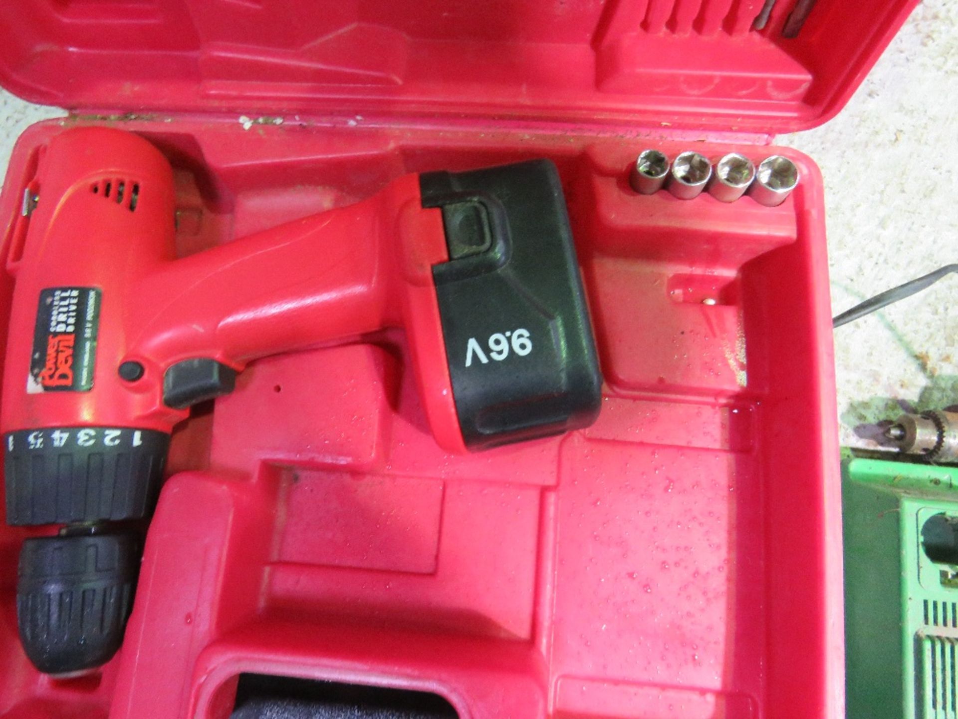 4 X BATTERY DRILLS PLUS A MINI SCREWDRIVER. ....THIS LOT IS SOLD UNDER THE AUCTIONEERS MARGIN SCHEME - Image 4 of 6