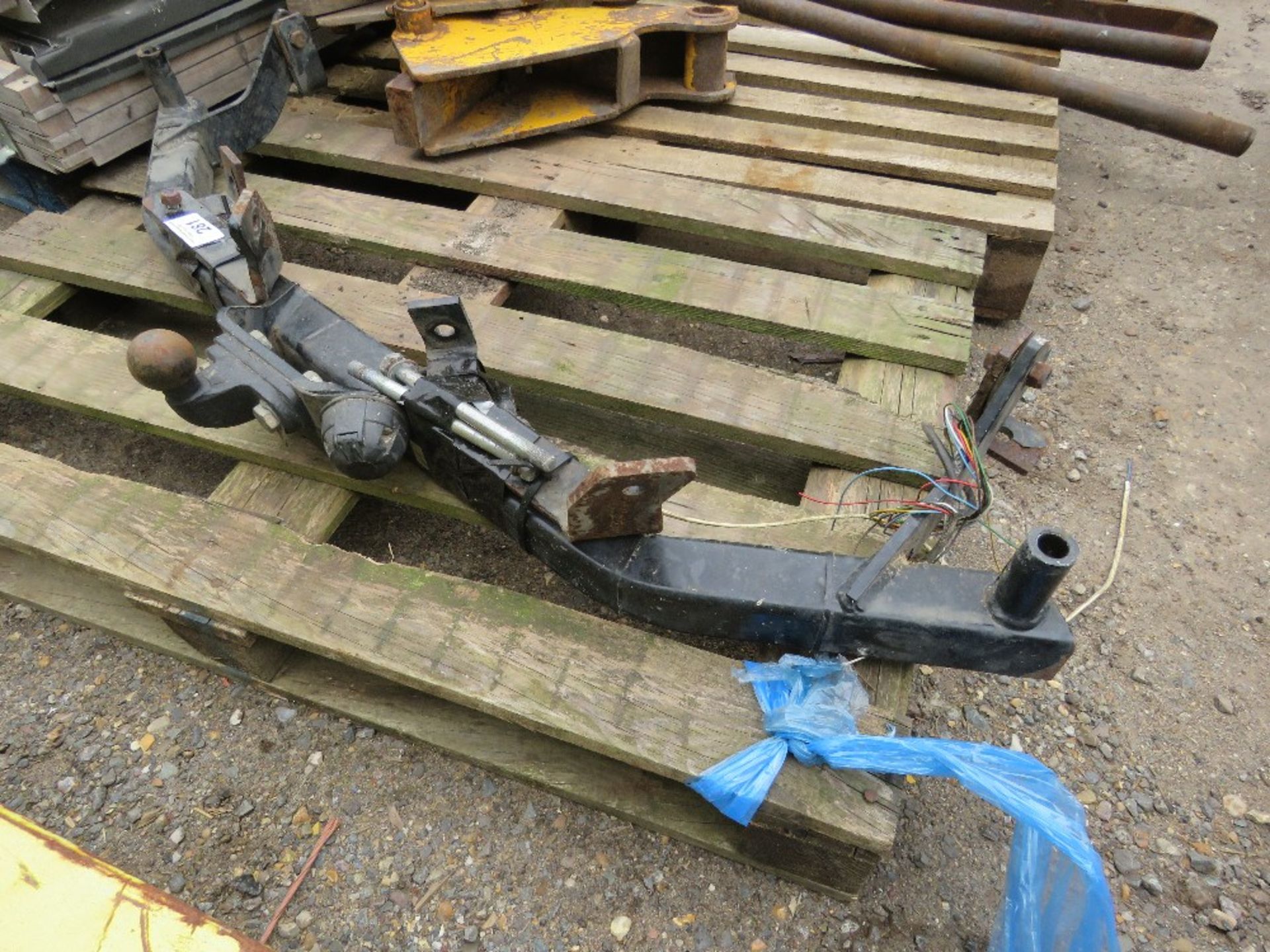 TOWBAR FRAME.....THIS LOT IS SOLD UNDER THE AUCTIONEERS MARGIN SCHEME, THEREFORE NO VAT WILL BE CHAR - Image 5 of 5