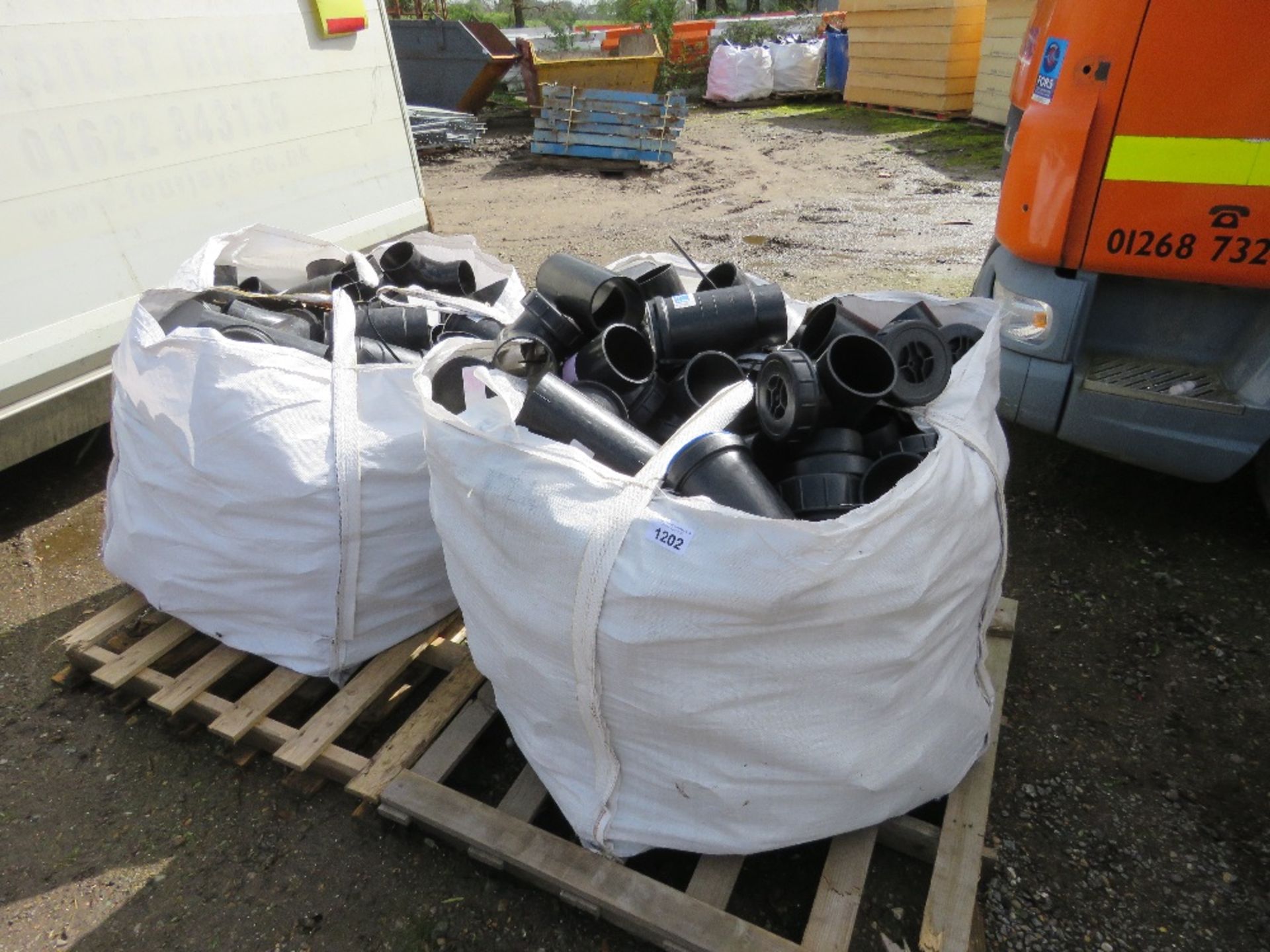 2 X BULK BAGS CONTAINING PLASTIC PIPE JOINTS AND FITTINGS.