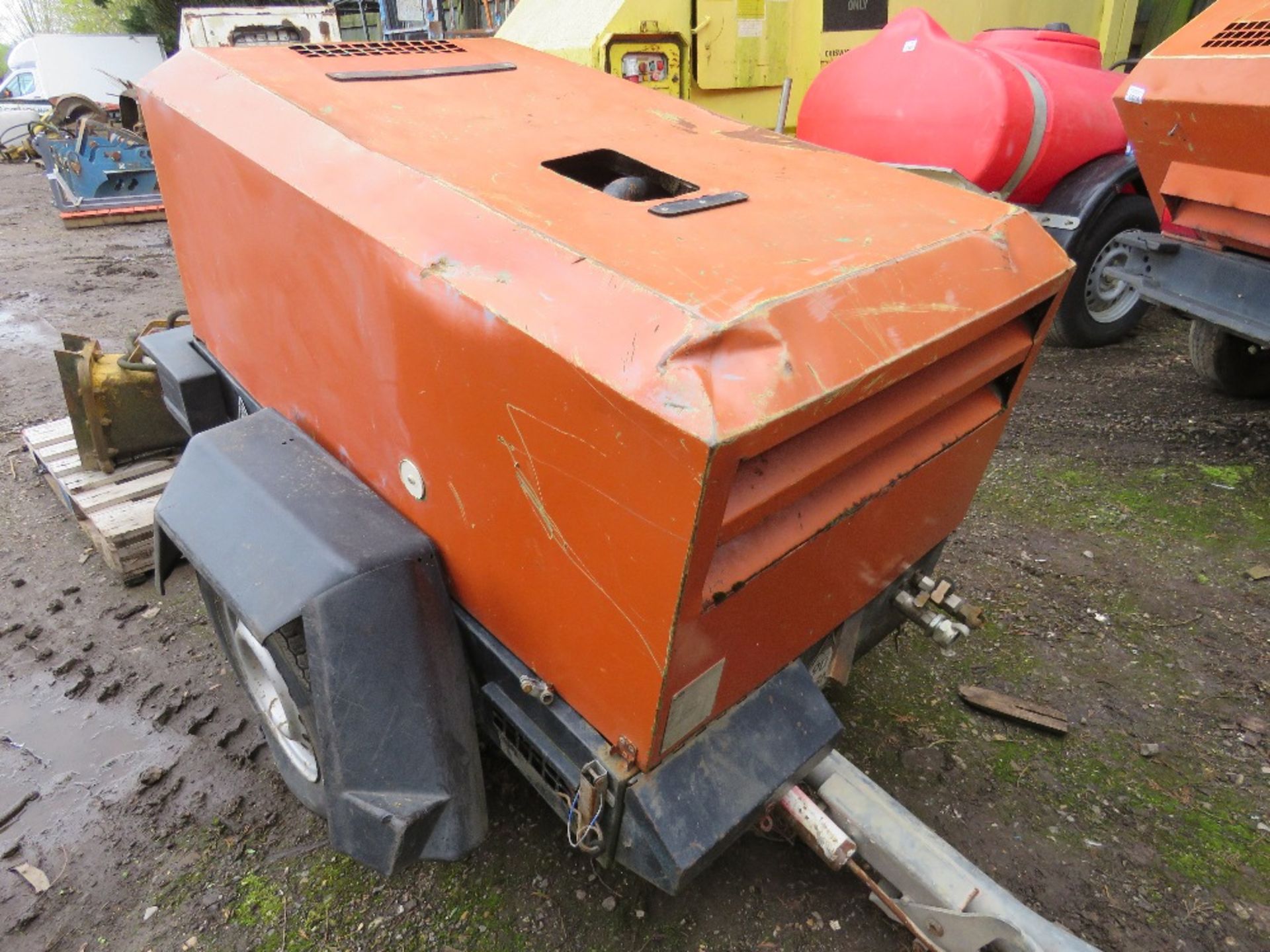 INGERSOLL RAND 720 TOWED ROAD COMPRESSOR. KUBOTA ENGINE. BEEN IN LONG TERM STORAGE, UNTESTED, CONDIT - Image 2 of 9