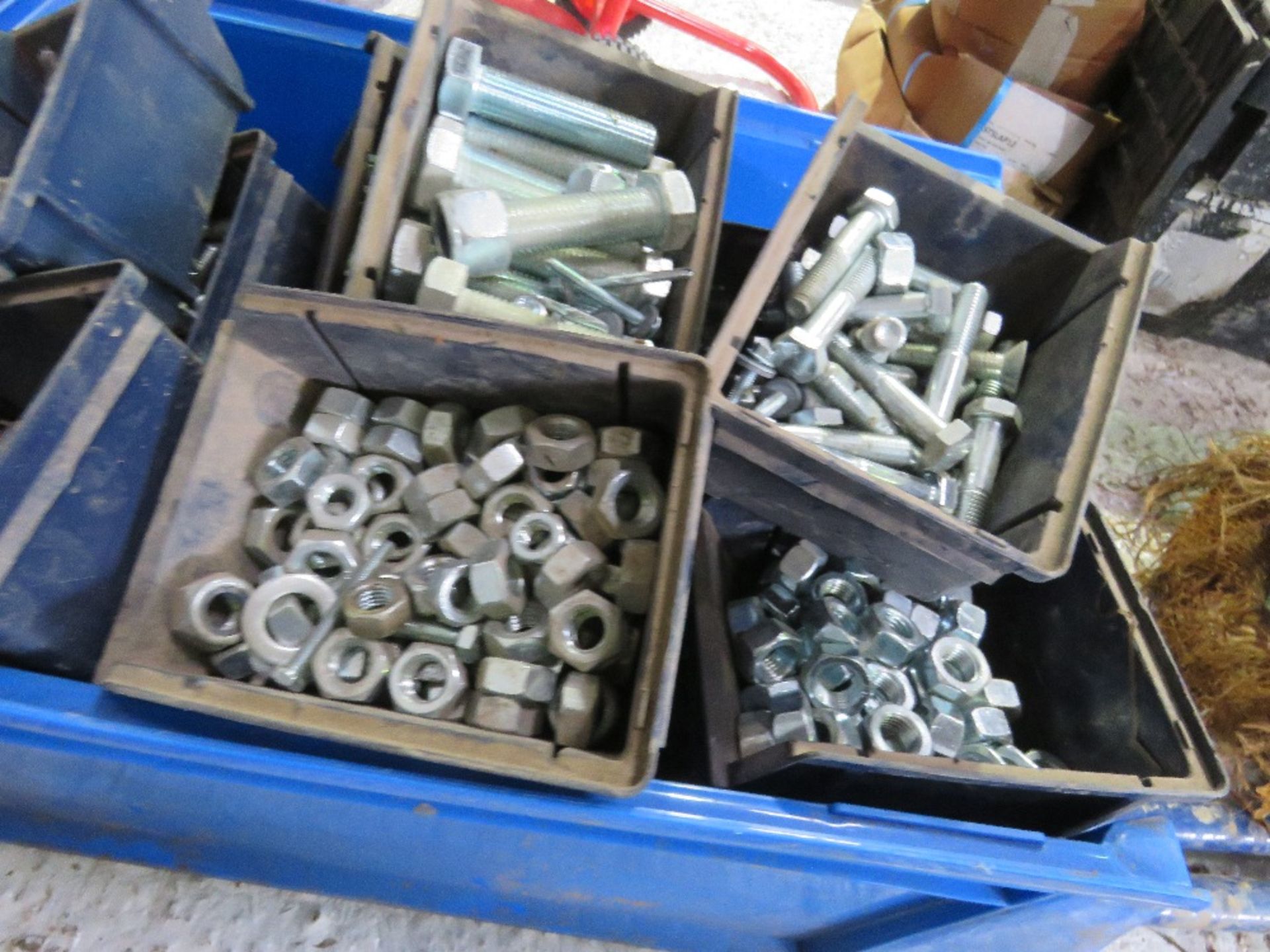 QUANTITY OF BOLTS / FIXINGS. SOURCED FROM COMPANY LIQUIDATION. THIS LOT IS SOLD UNDER THE AUCTIO - Image 3 of 3