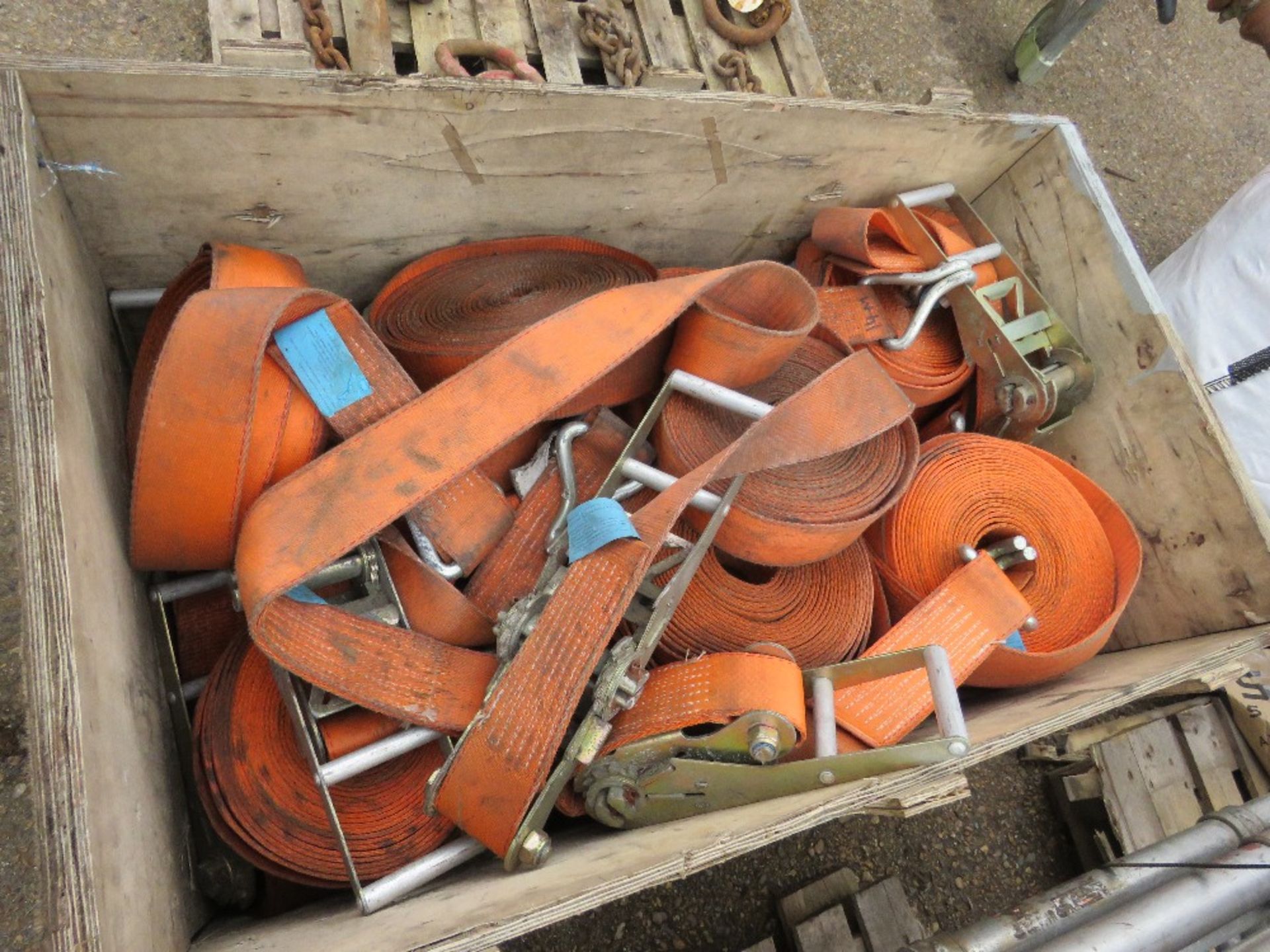 STILLAGE CONTAINING HEAVY DUTY 10TONNE RATED RATCHET STRAPS. - Image 2 of 2
