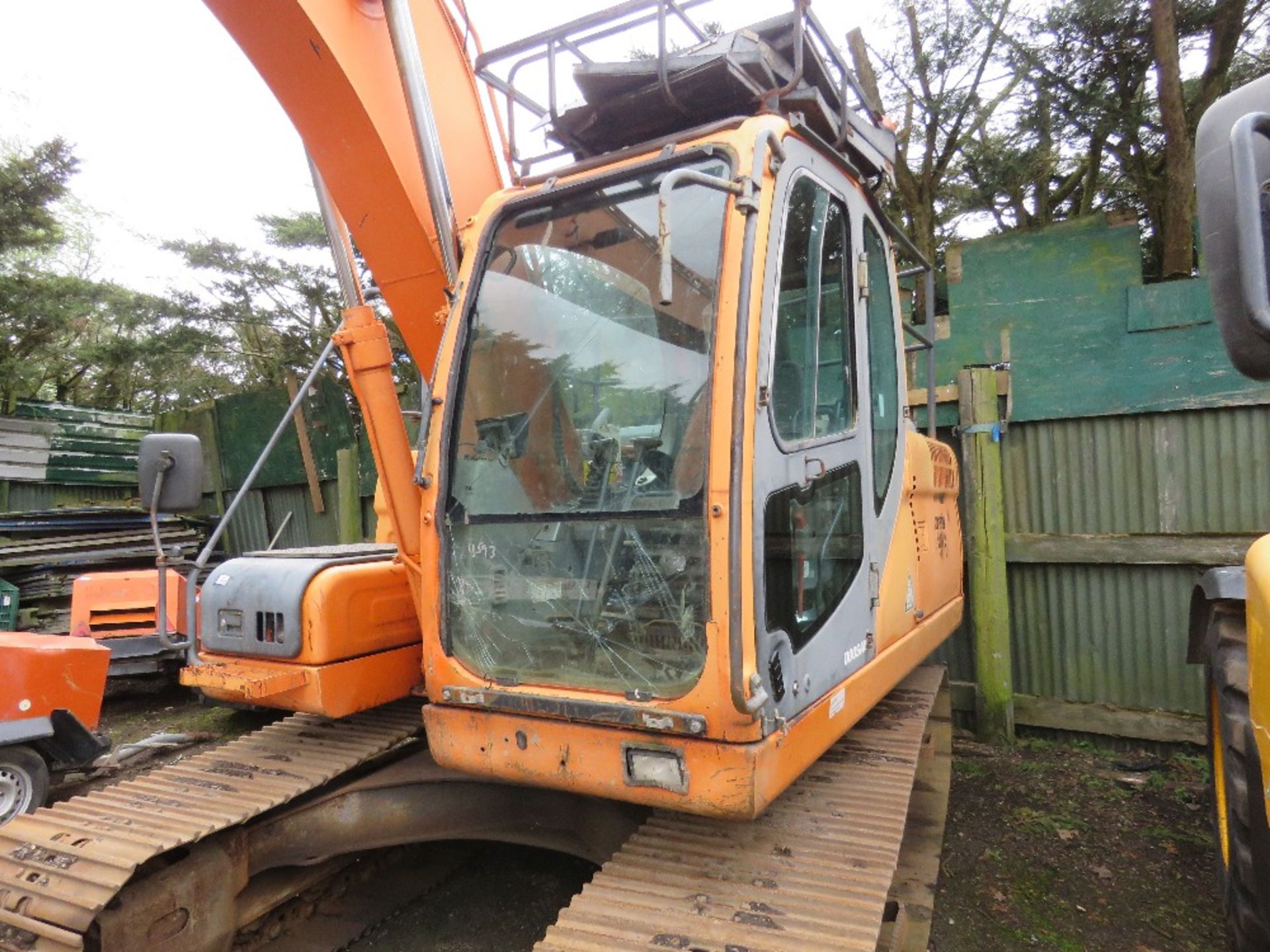 DOOSAN DX140LC STEEL TRACKED 14 TONNE EXCAVATOR, YEAR 2009 BUILD. 11,593 REC HOURS. 3NO BUCKETS. SN: - Image 7 of 20