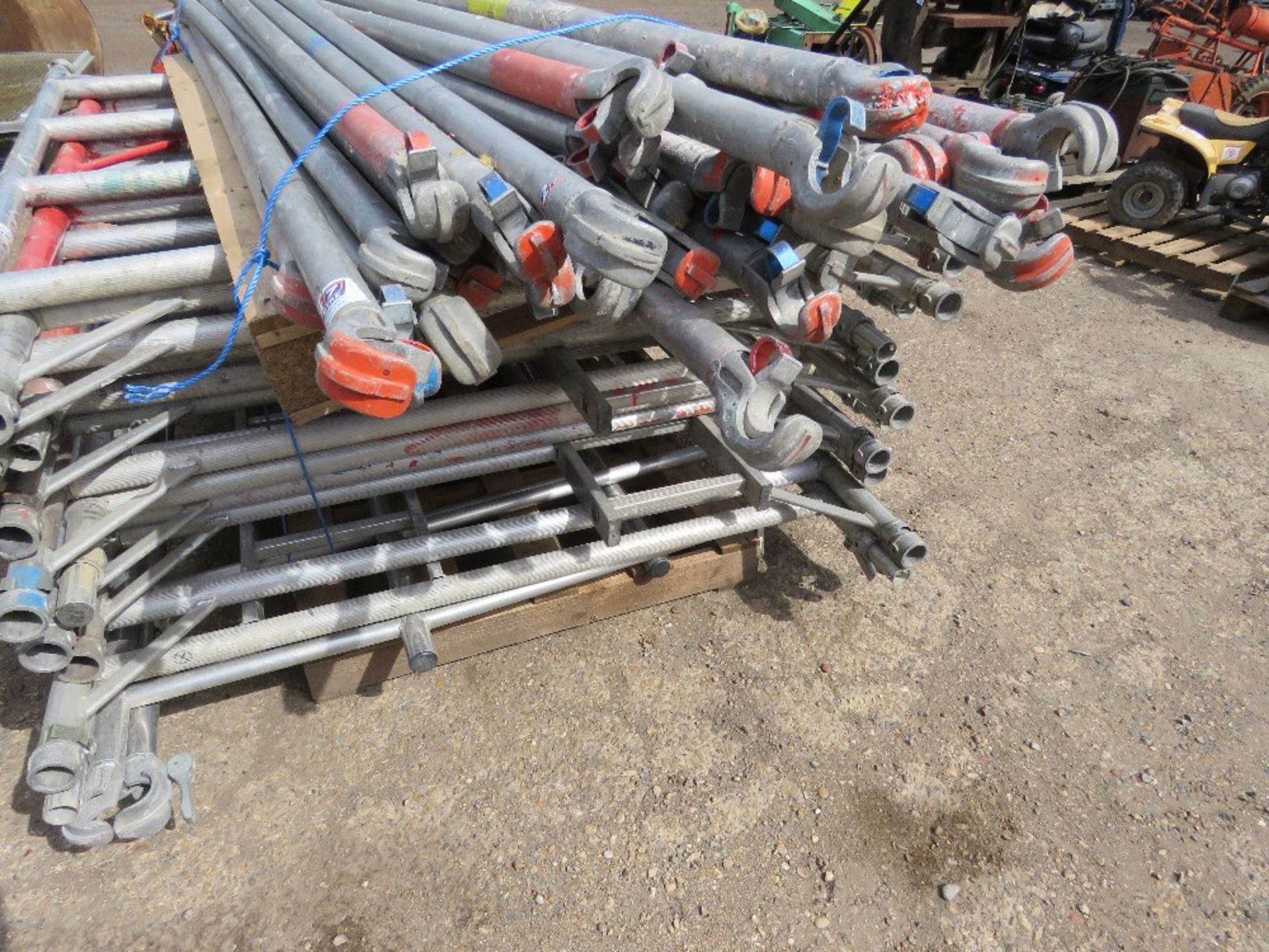 STACK OF ASSORTED SCAFFOLD TOWER PARTS INCLUDING 14NO DOUBLE FRAMES PLUS A SELECTION OF POLES AS SHW - Image 3 of 4