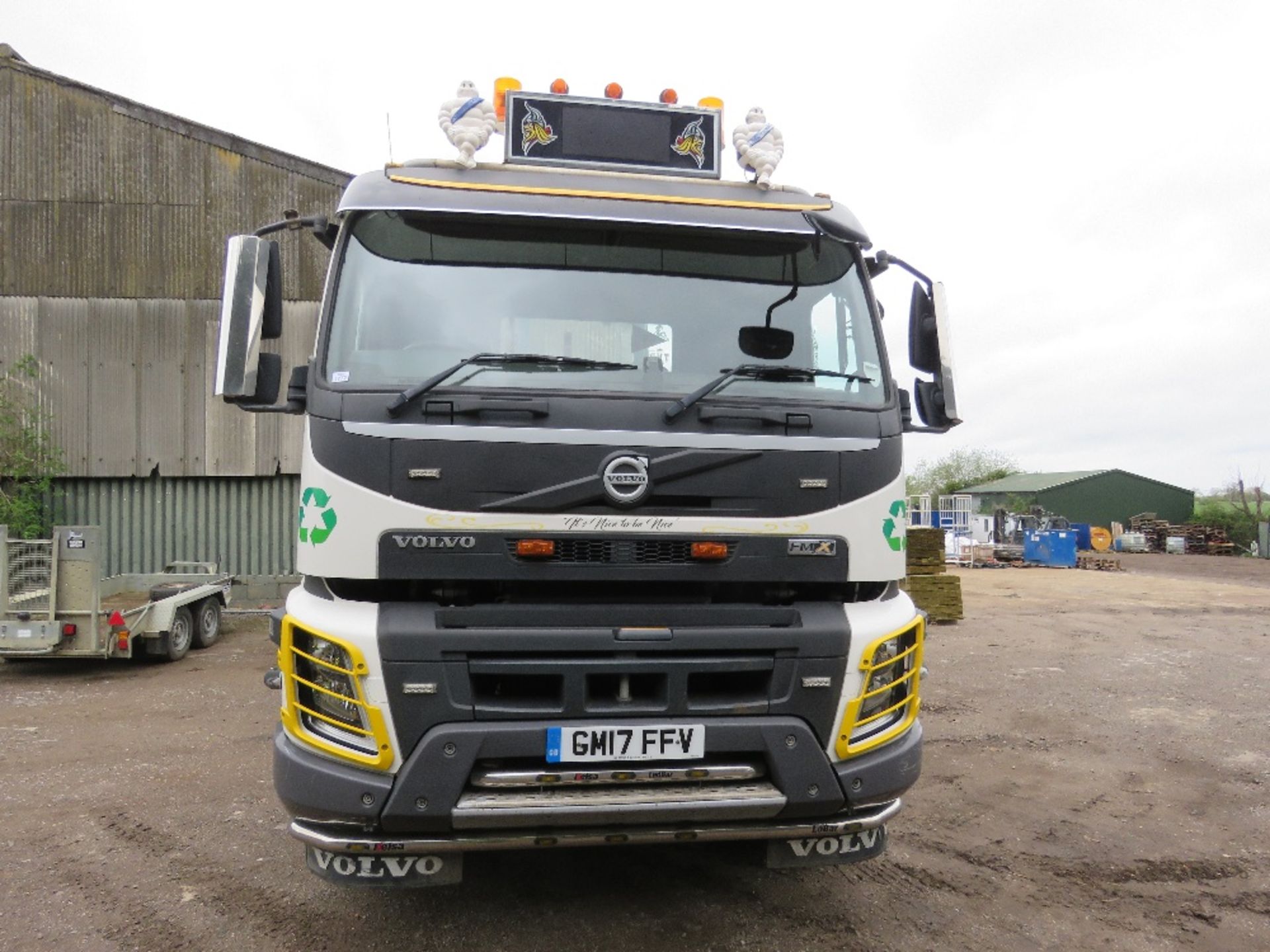 VOLVO FMX420 HOOK LOADER SKIP LORRY, 8X4 REG:GM17 FFV. WITH V5, OWNED BY VENDOR FROM NEW. DIRECT FR - Image 3 of 26