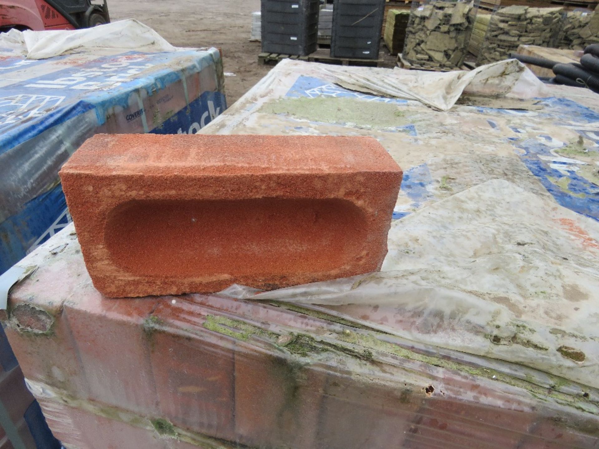 6NO PALLETS OF IBSTOCK LEICESTER AUTUMN MULTI RED BRICKS. SURPLUS TO REQUIREMENTS.....THIS LOT IS SO - Image 6 of 16