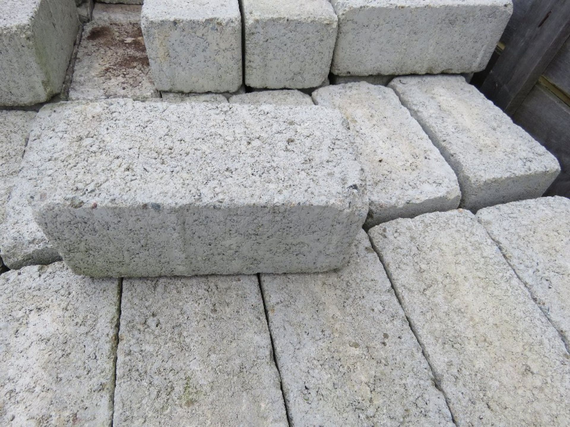 2 X PALLETS OF LIGHT GREY BLOCK PAVERS.....THIS LOT IS SOLD UNDER THE AUCTIONEERS MARGIN SCHEME, THE - Image 9 of 10