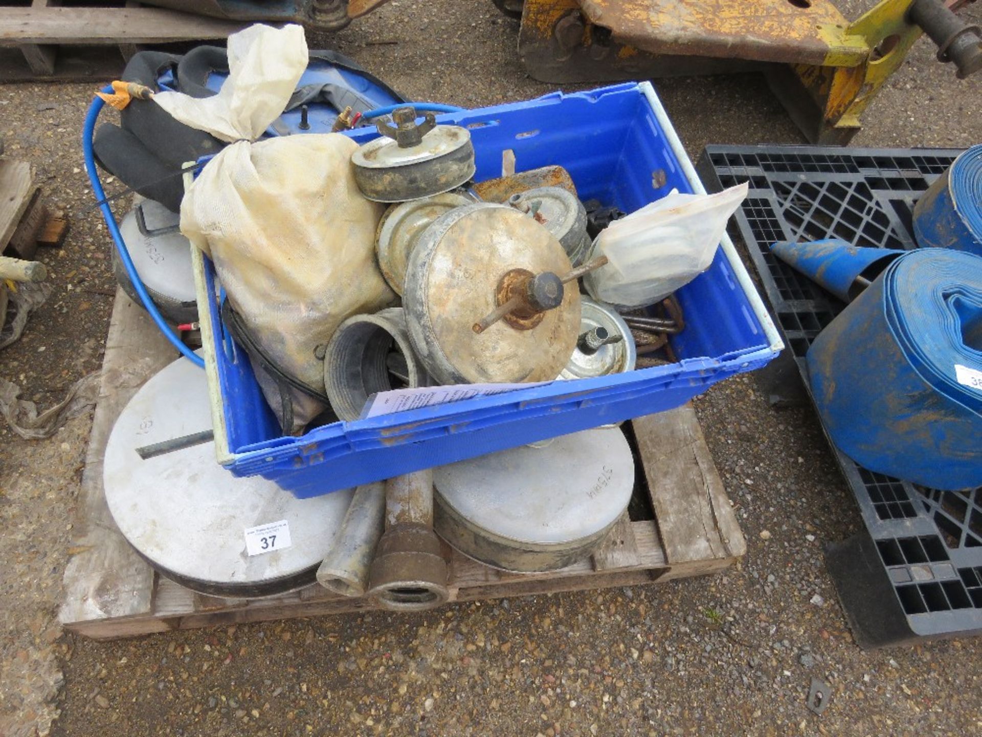 ASSORTED SOLID PIPE BUNGS, INFLATABLE PIPE BUNGS PLUS HYDRANTS.SOURCED FROM COMPANY LIQUIDATION.....