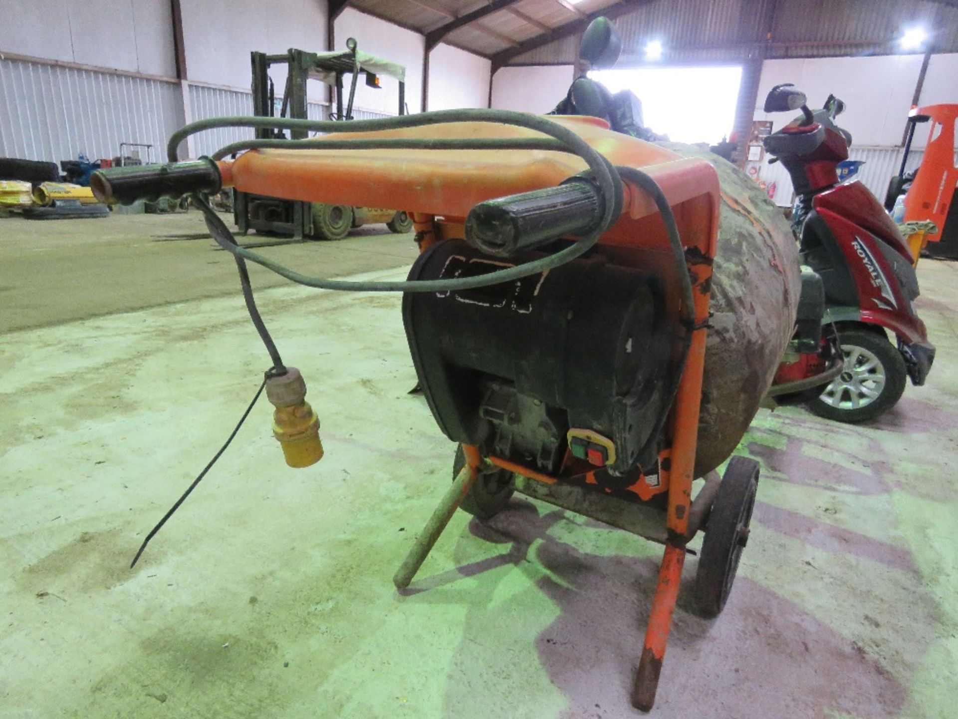 BELLE MINI MIX 150 110VOLT POWERED CEMENT MIXER. - Image 2 of 4