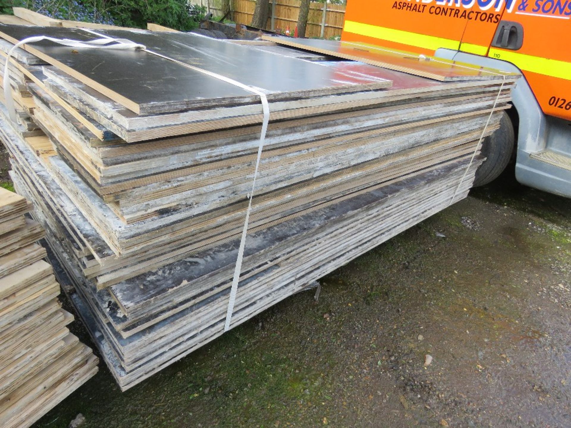 STACK OF APPROXIMATELY 40 NO PRE USED PLYWOOD SHEETS, ASSORTED SIZES. SOURCED FROM COMPANY LIQUIDATI - Image 3 of 4