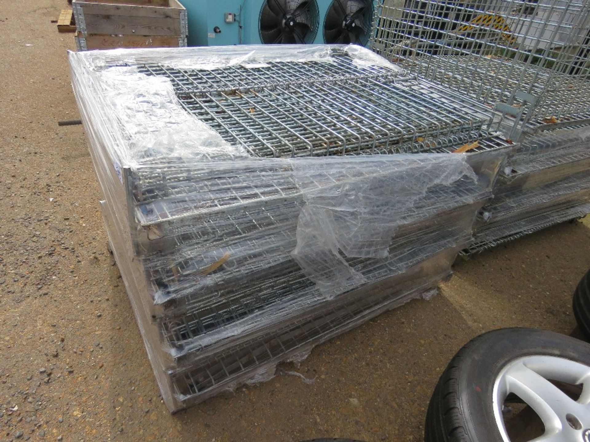 4NO FOLDING MESH SIDED METAL STILLAGES, 1CUBIC METRE CAPACITY. - Image 3 of 4