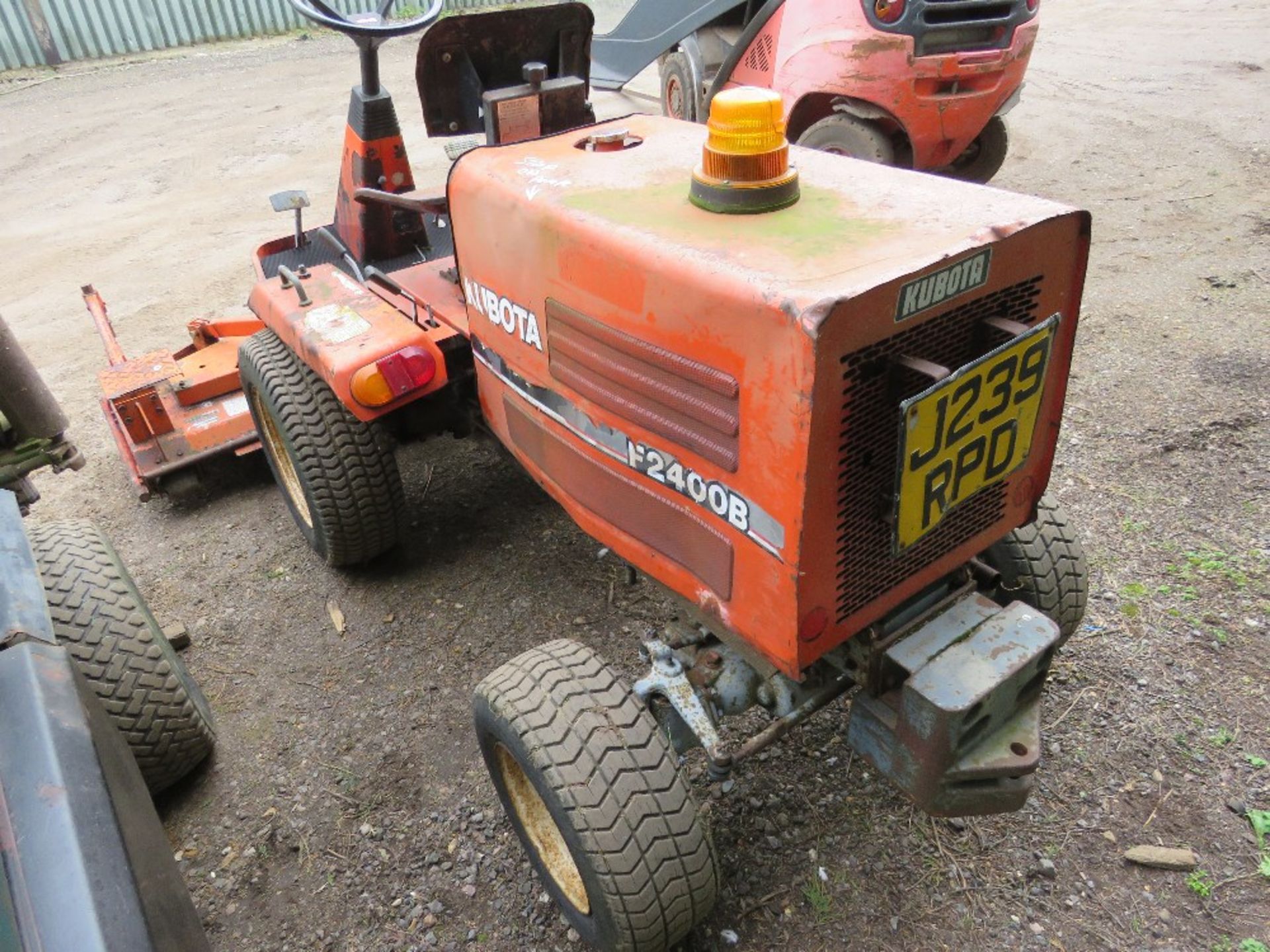 KUBOTA F2400B RIDE ON ROTARY MOWER, 4WD. WHEN TESTED WAS SEEN TO RUN, DRIVE AND MOWER ENGAGED...SEE - Image 6 of 10