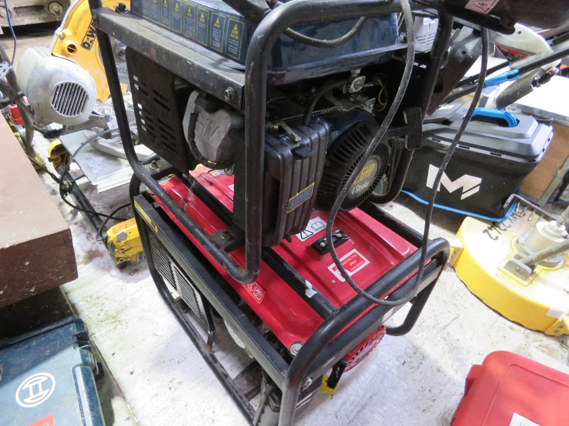 2 X PETROL ENGINED GENERATORS PLUS A WORK LIGHT. - Image 4 of 7