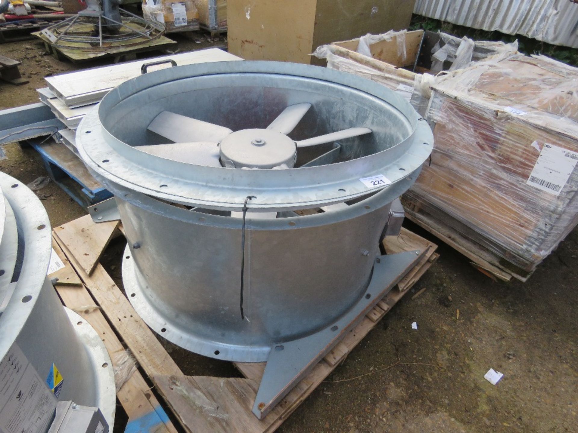 LARGE SIZED EXTRACTOR FAN, SOURCED FROM COMPANY LIQUIDATION. - Bild 2 aus 4