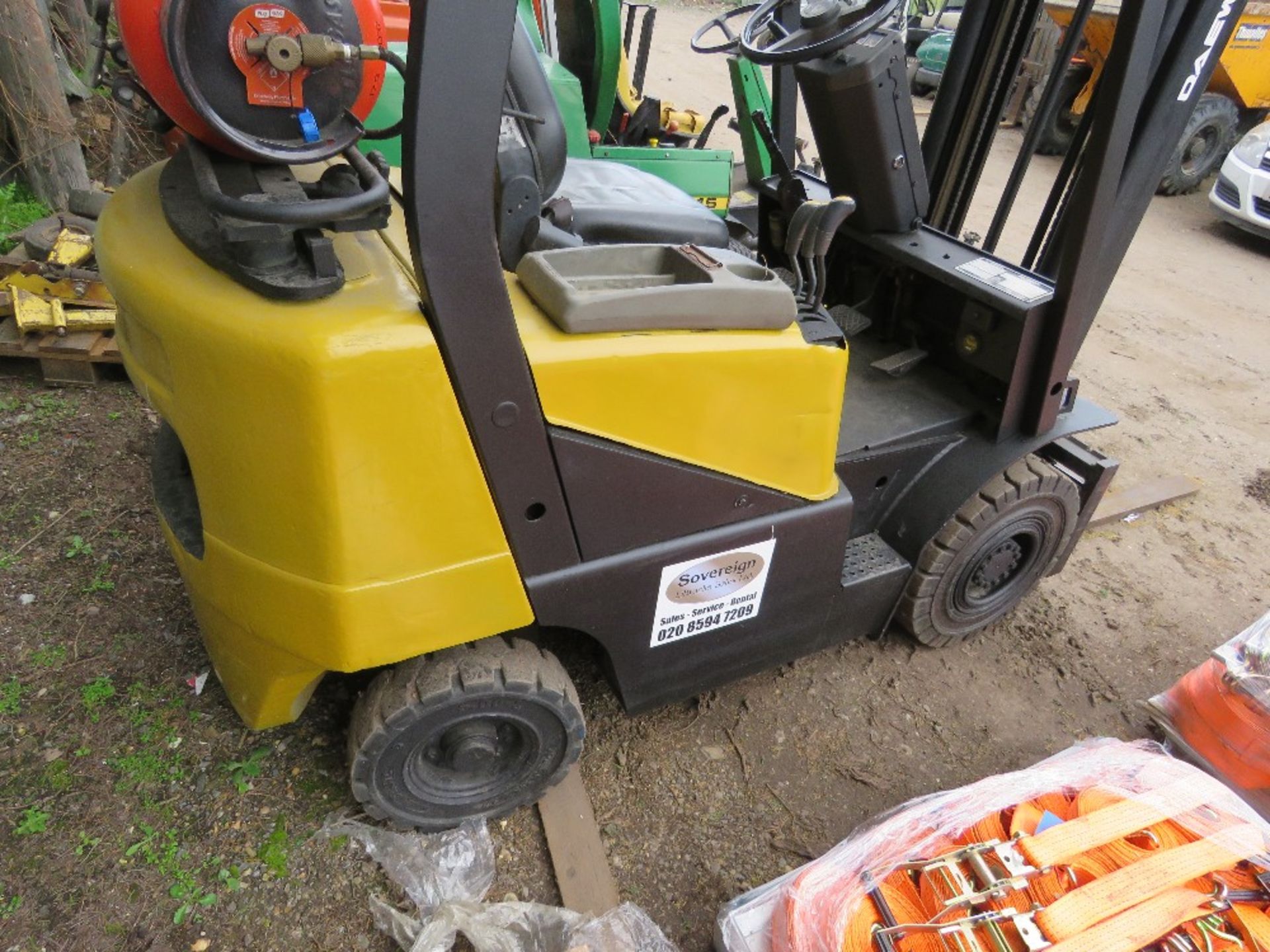 DAEWOO G18S-2 GAS POWERED FORKLIFT TRUCK WITH SIDE SHIFT. 1.8TONNE LIFT CAPACITY. 8136 REC HOURS. YE - Image 7 of 12