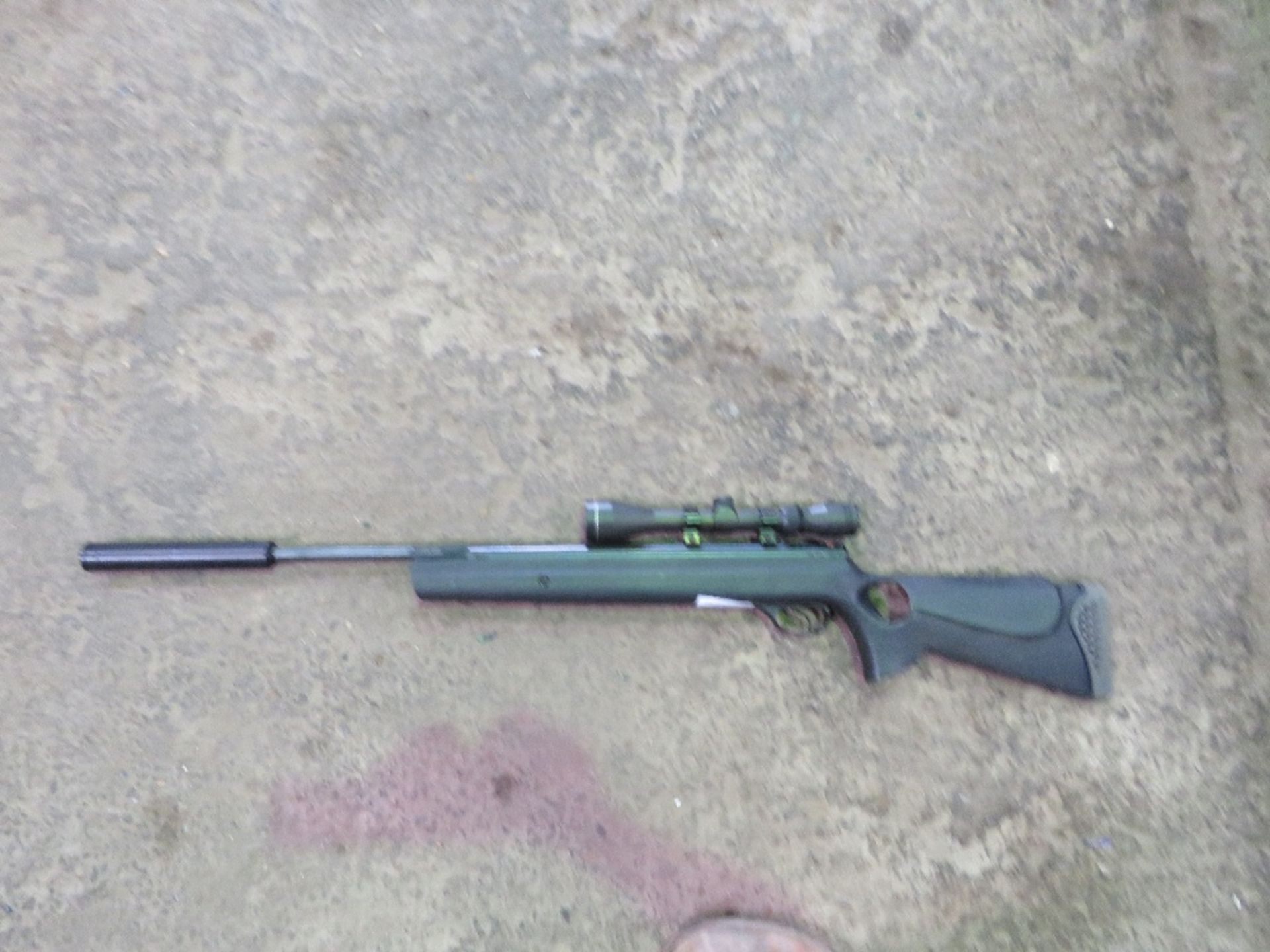 AIR RIFLE WITH SILENCER AND TELESCOPIC SIGHT, BREAK BARREL COCKING TYPE.....THIS LOT IS SOLD UNDER - Bild 2 aus 2