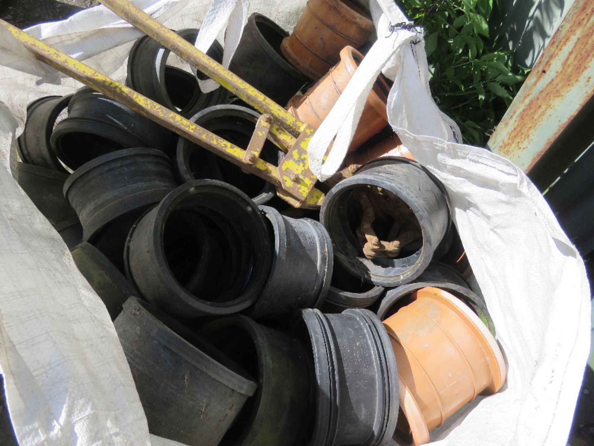 BULK BAG CONTAINING PIPE FITTINGS AND JOINTS PLUS A CLAY PIPE CUTTER.....THIS LOT IS SOLD UNDER THE - Image 2 of 5