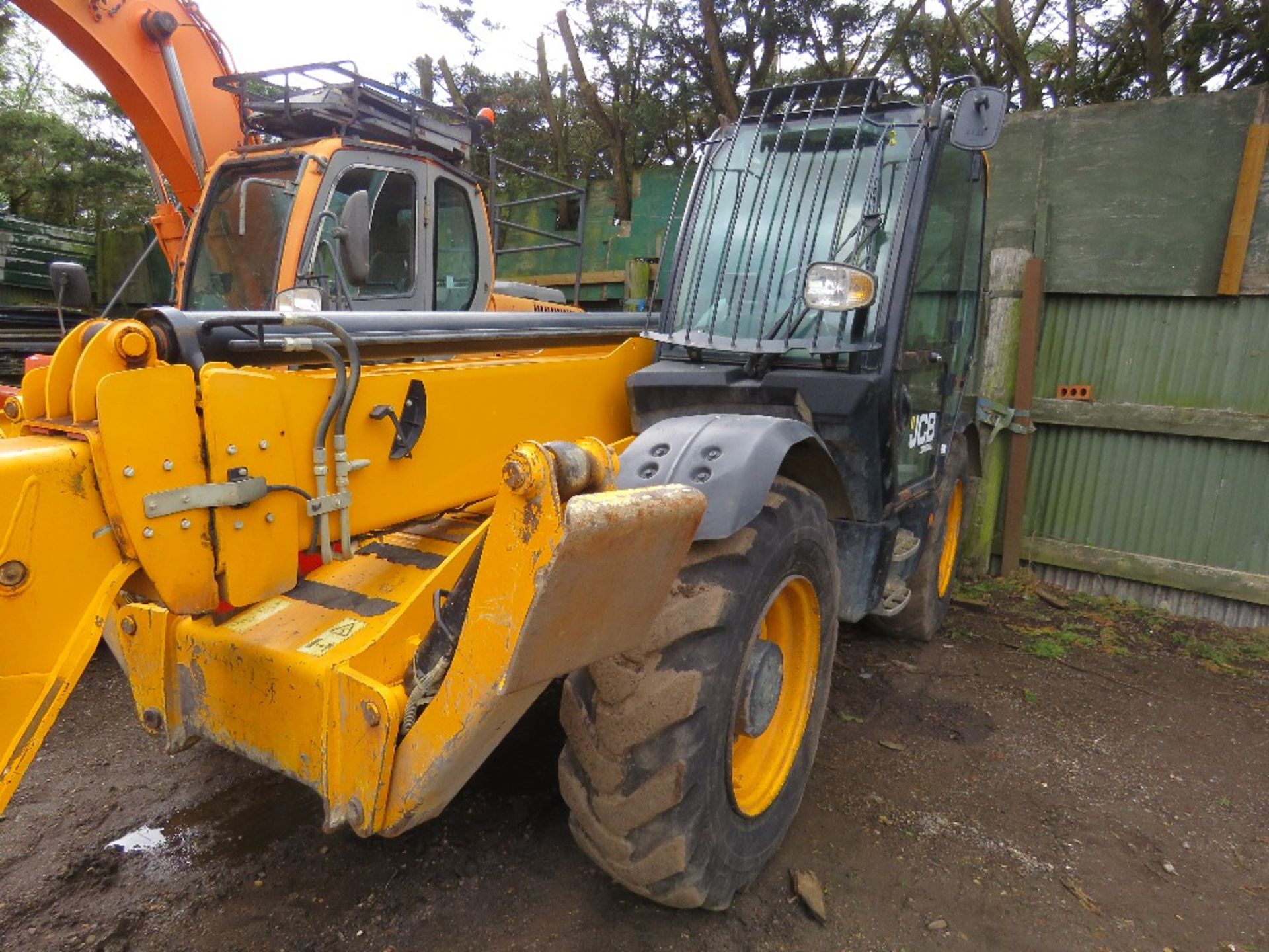 JCB 540-140 TELEHANDLER REG:RV17 YGT WITH V5. 14METRE REACH, 4 TONNE LIFT OWNED FROM NEW BY THE COMP - Image 4 of 23