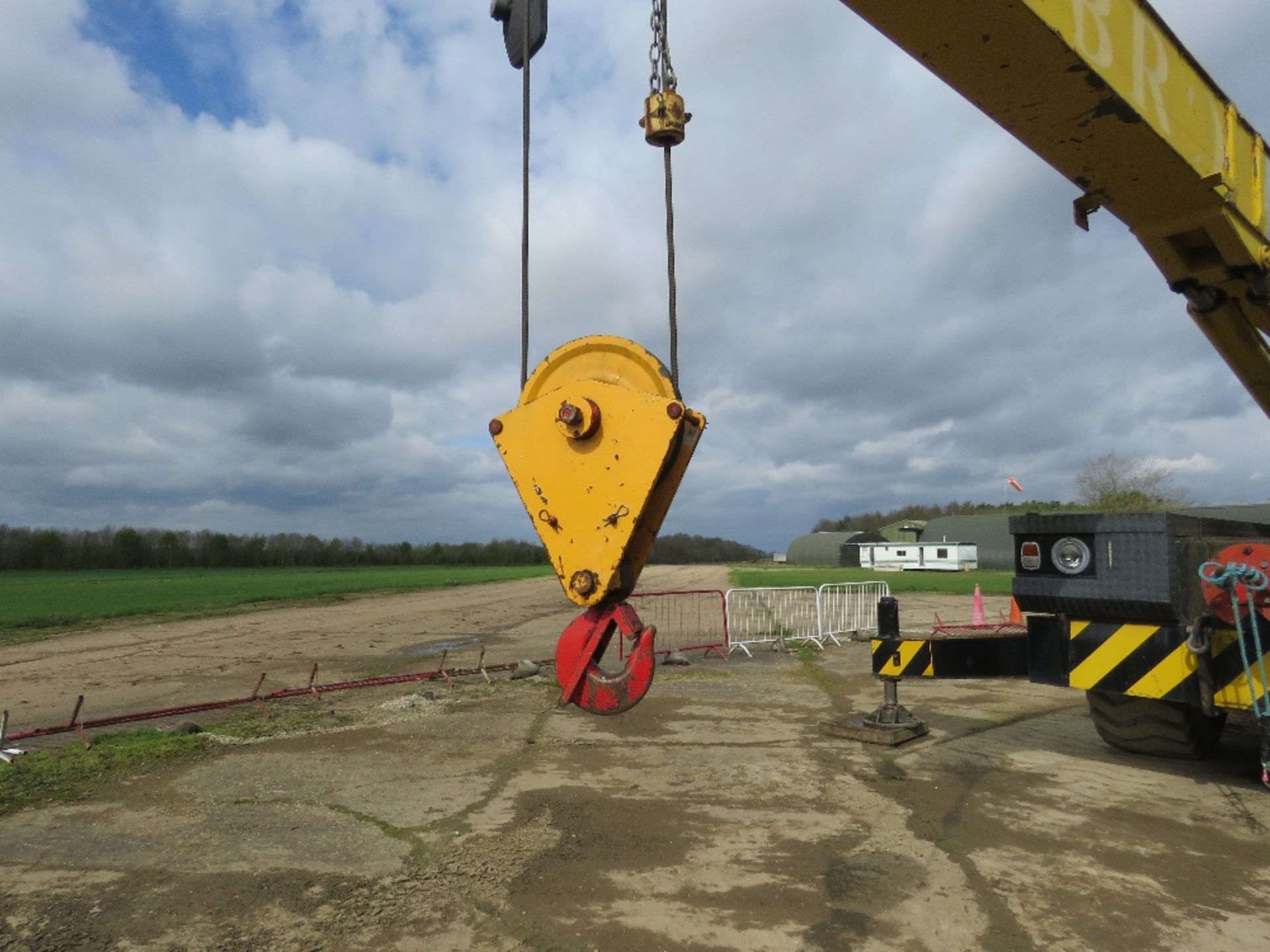 COLES HYDRA HUSKY 45-50TSC 4WD ROUGH TERRAN 45 TONNE CRANE. V8 CUMMINS POWERED. CHANDELIER SAFETY AL - Image 3 of 15