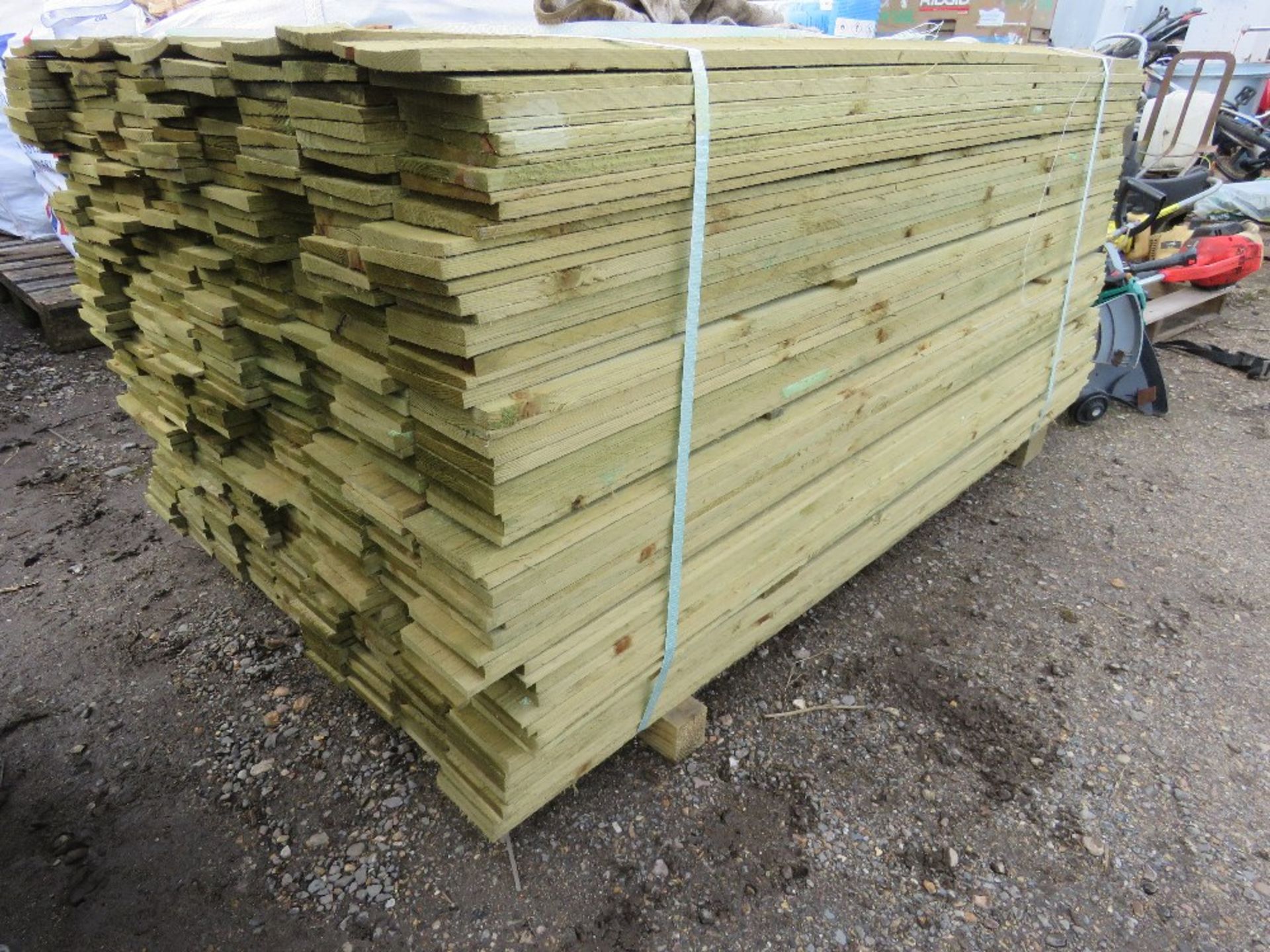 LARGE PACK OF TREATED FEATHER EDGE FENCE CLADDING TIMBER BOARDS. 1.65M LENGTH X 100MM WIDTH APPROX.