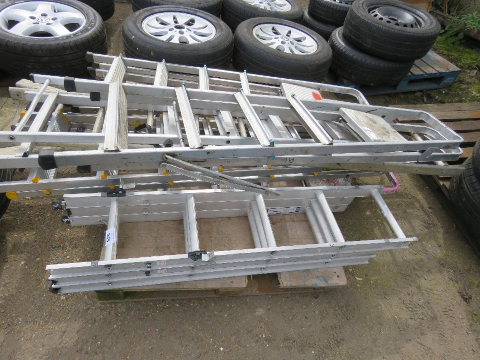 8NO ASSORTED ALLOY STEP LADDERS AND LADDERS AS SHOWN. - Bild 2 aus 5