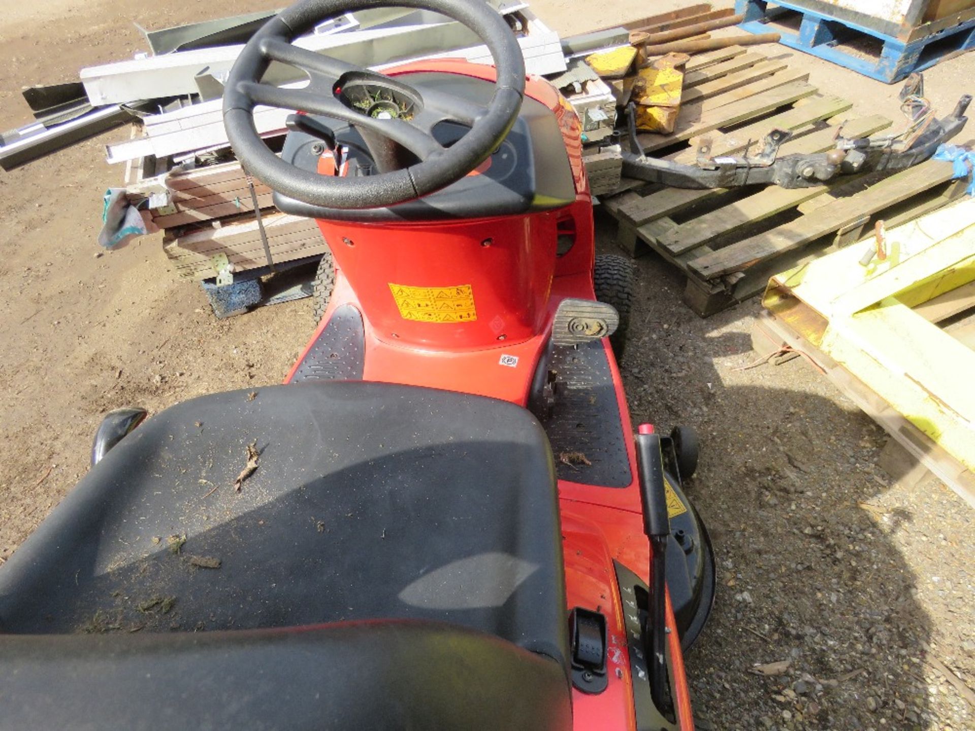 ALKO POWERLINE RIDE ON MOWER WITH COLLECTOR.....THIS LOT IS SOLD UNDER THE AUCTIONEERS MARGIN SCHEME - Image 6 of 10