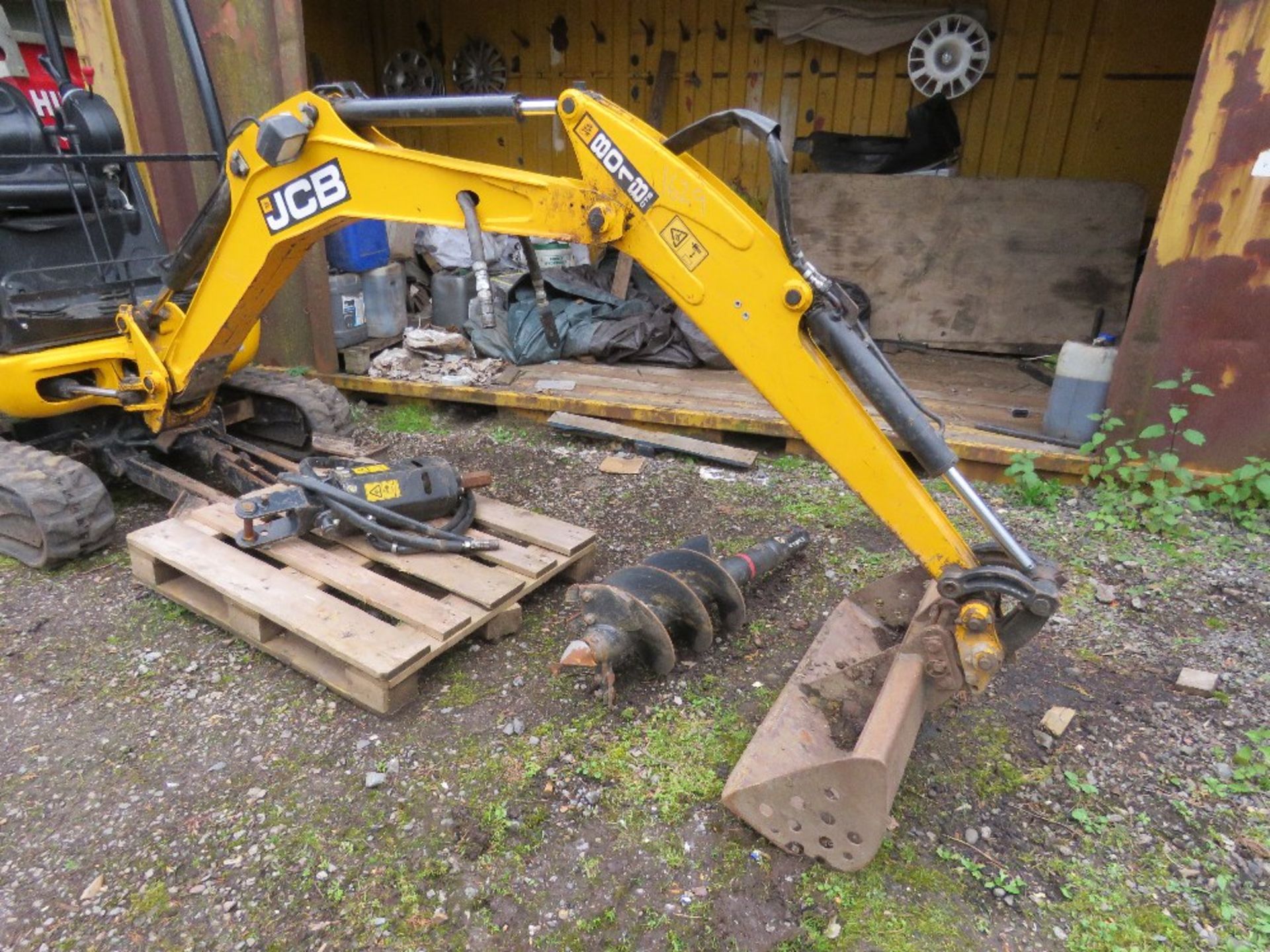 JCB 8018CTS RUBBER TRACKED MINI EXCAVATOR YEAR 2017, 1017 REC HOURS. WITH ONE BUCKET AND A POST HOLE - Bild 3 aus 14