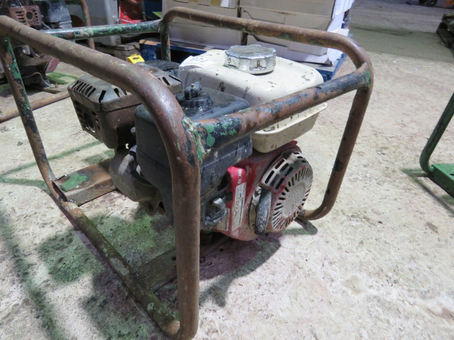 DUAL VOLTAGE PETROL ENGINED GENERATOR. - Image 2 of 3