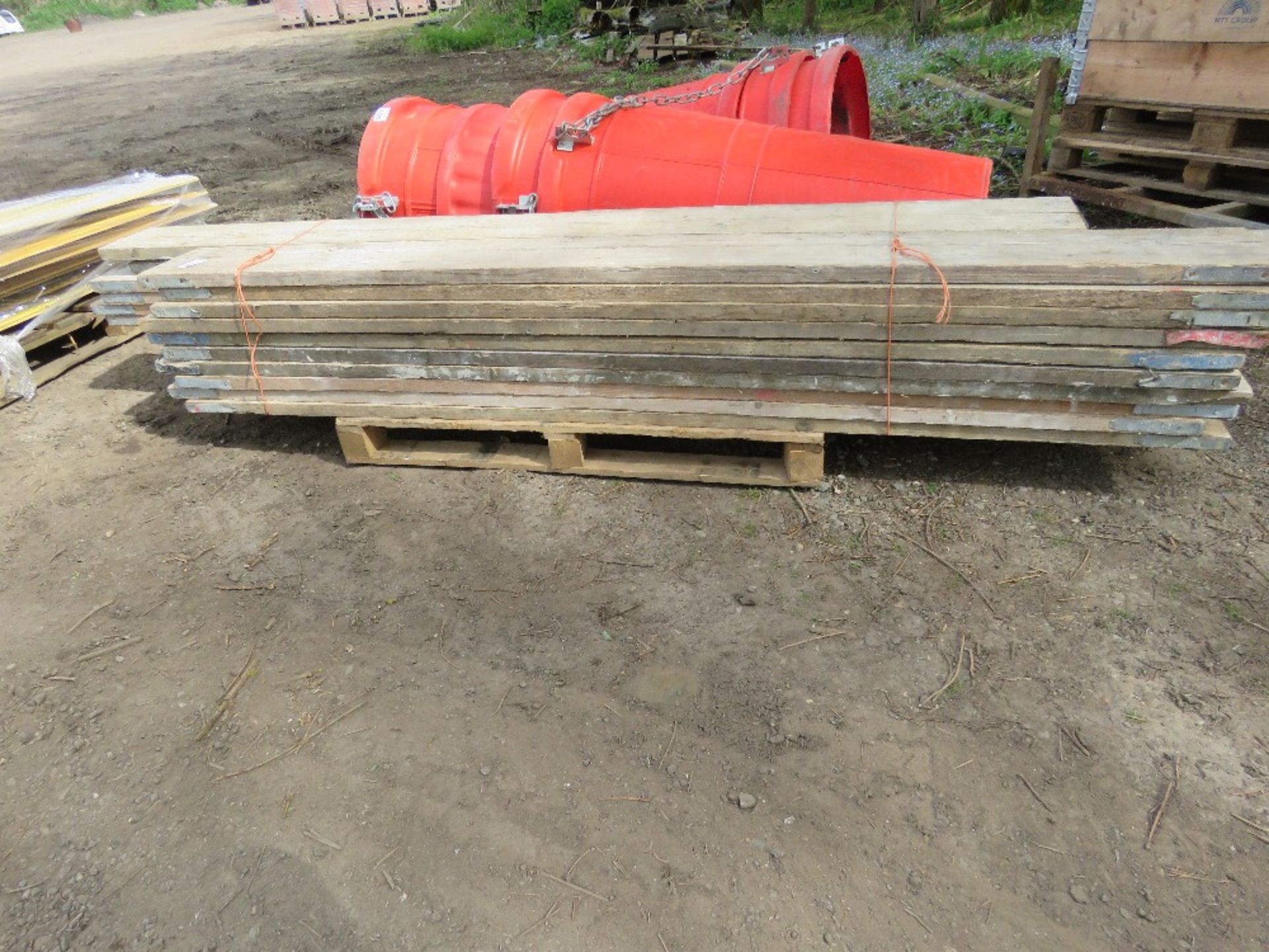 STACK OF SCAFFOLD BOARDS, 20NO IN TOTAL APPROX 8-10FT LENGTH APPROX. - Image 3 of 3