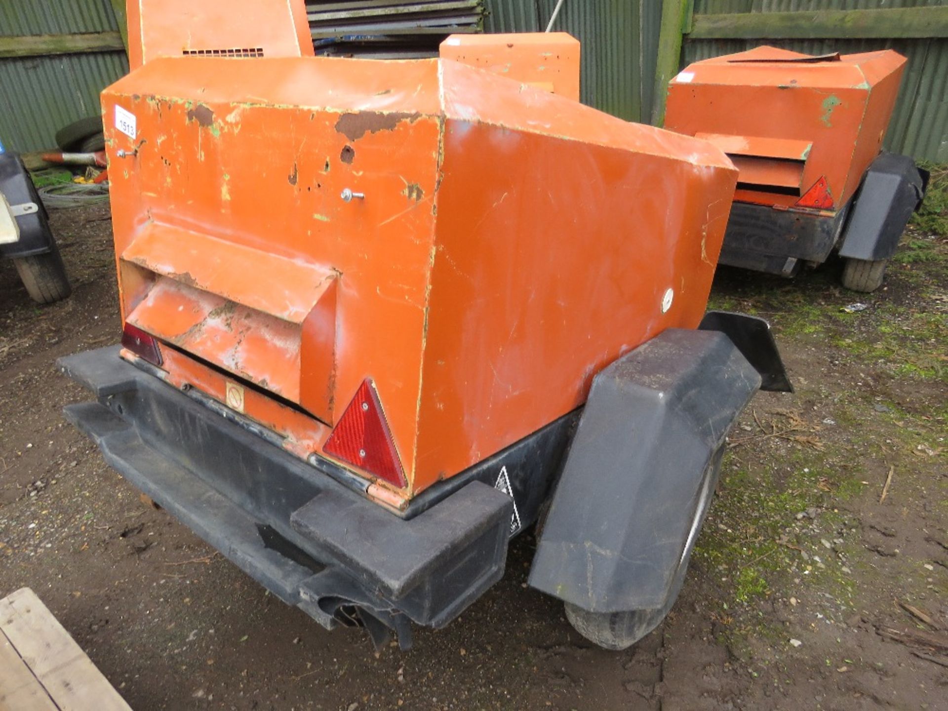 INGERSOLL RAND 720 TOWED ROAD COMPRESSOR. KUBOTA ENGINE. BEEN IN LONG TERM STORAGE, UNTESTED, CONDIT - Image 3 of 9