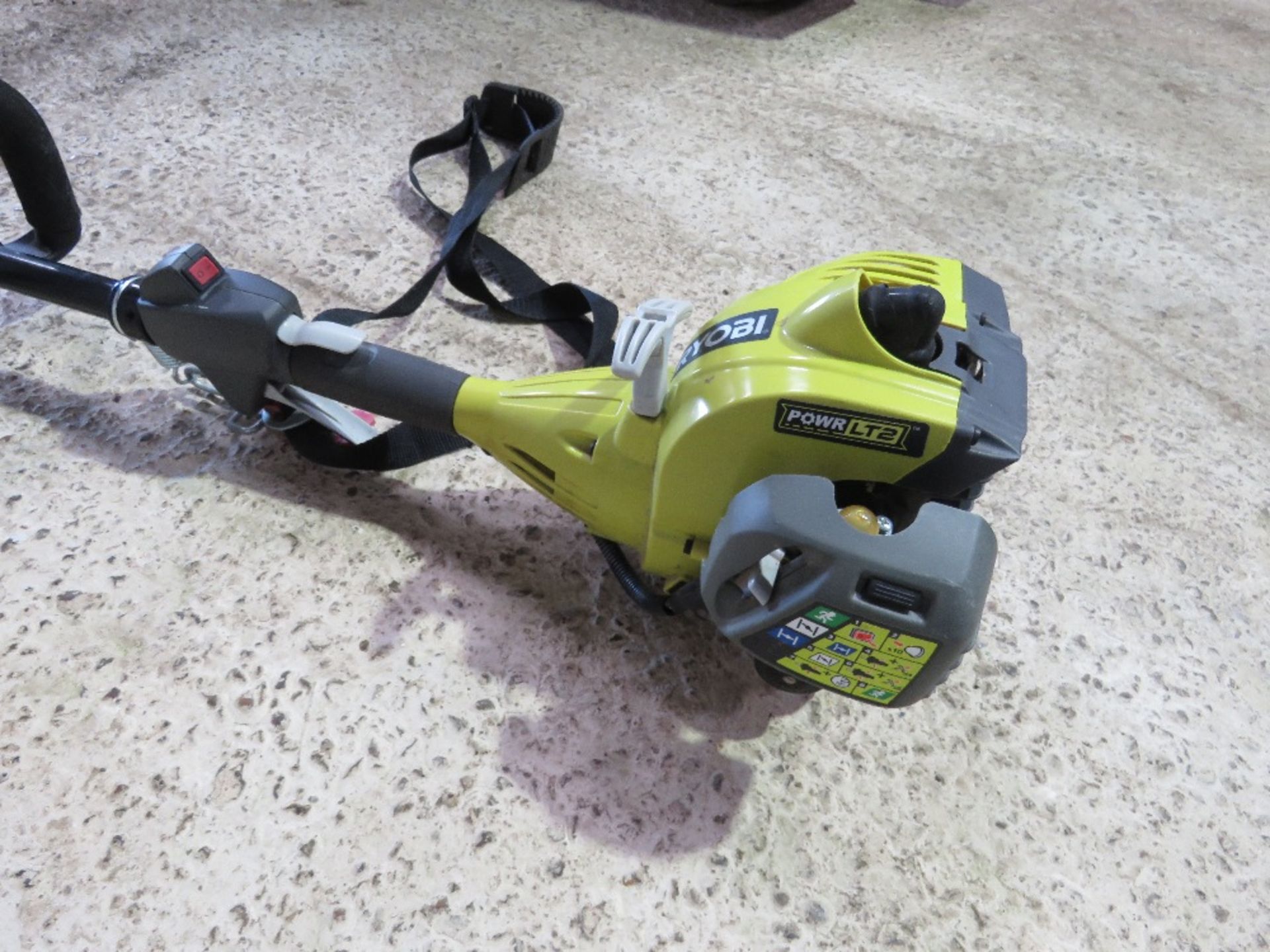 RYOBI PETROL ENGINED BRUSH CUTTER.....THIS LOT IS SOLD UNDER THE AUCTIONEERS MARGIN SCHEME, THEREFOR - Bild 3 aus 5